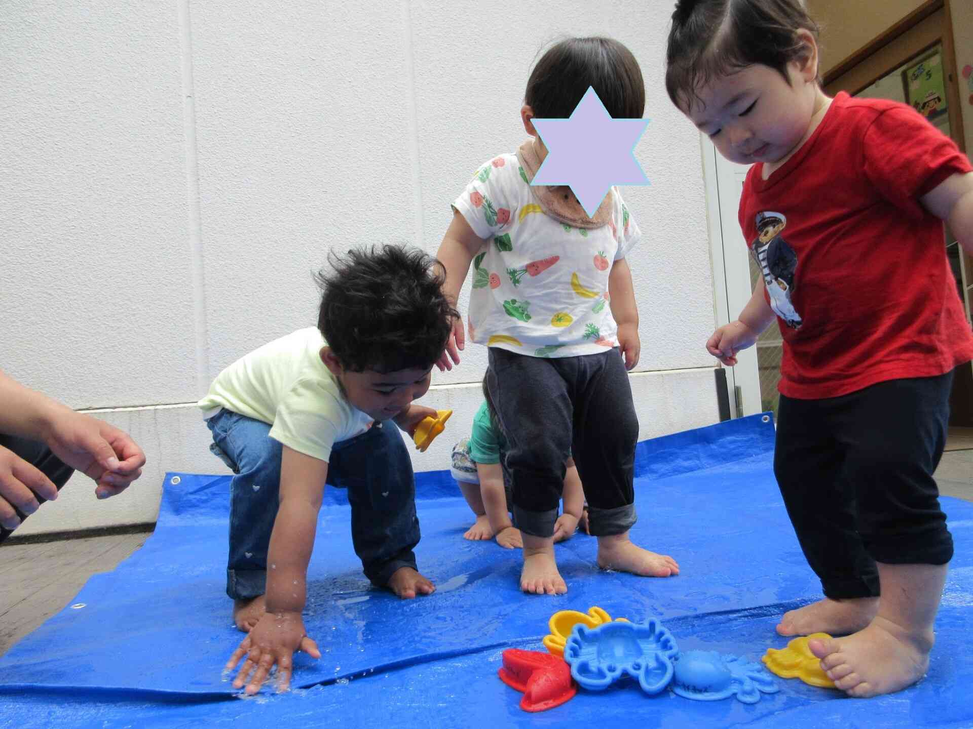 大好き水たまり！ぴちゃぴちゃ楽しいね！
