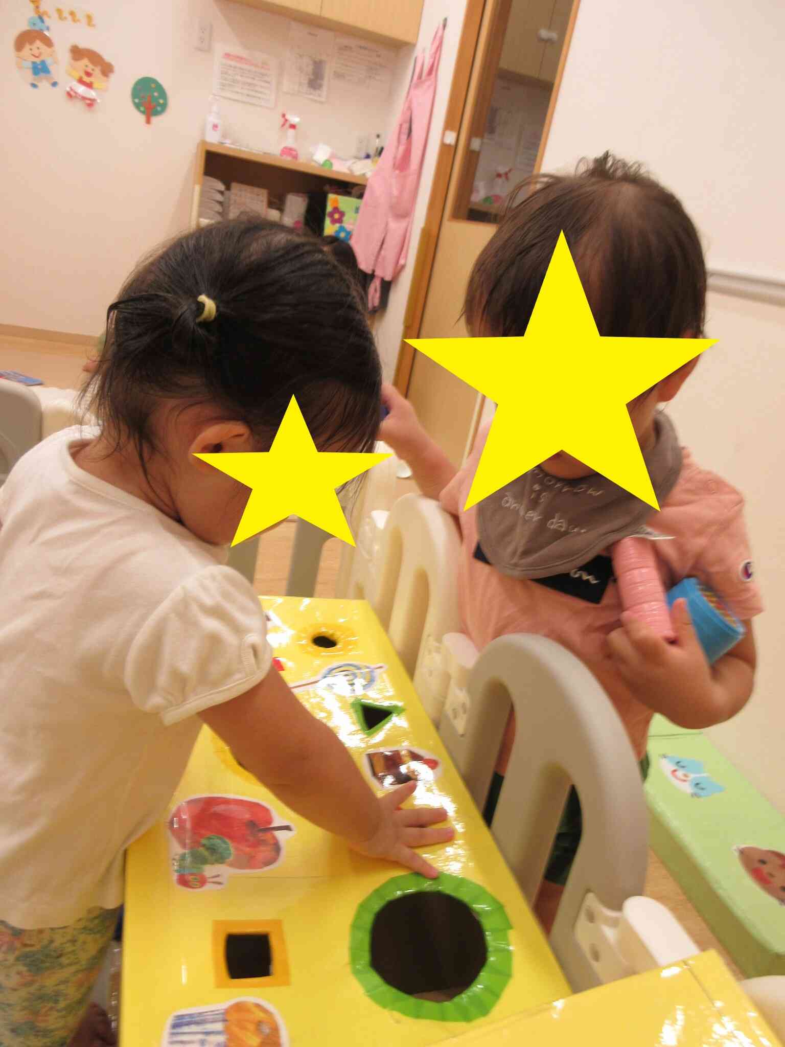 ギューッと押し入れることで、指先にも刺激を与えます☆