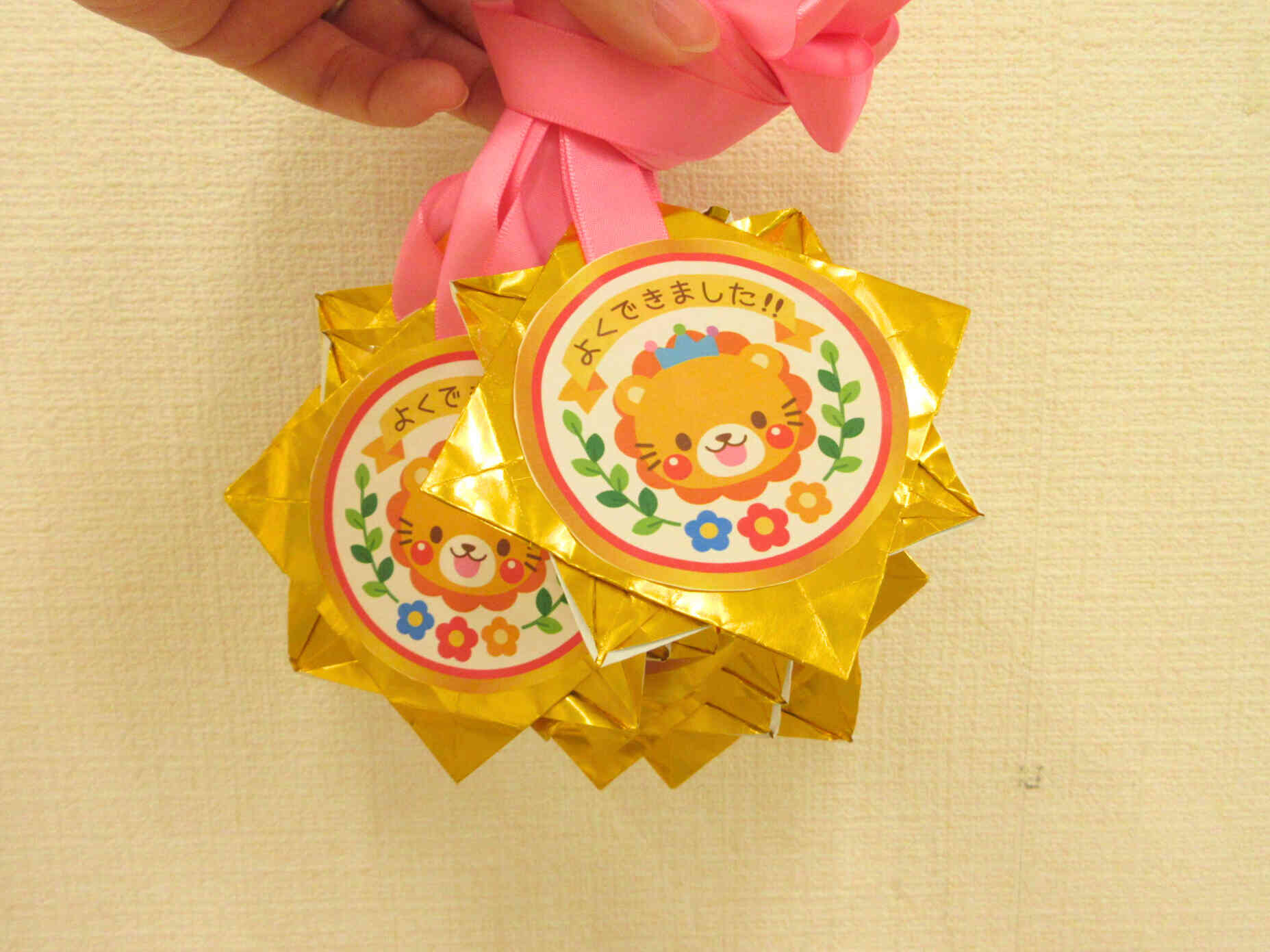 ライオン柄の金メダルにみんな大喜び☆