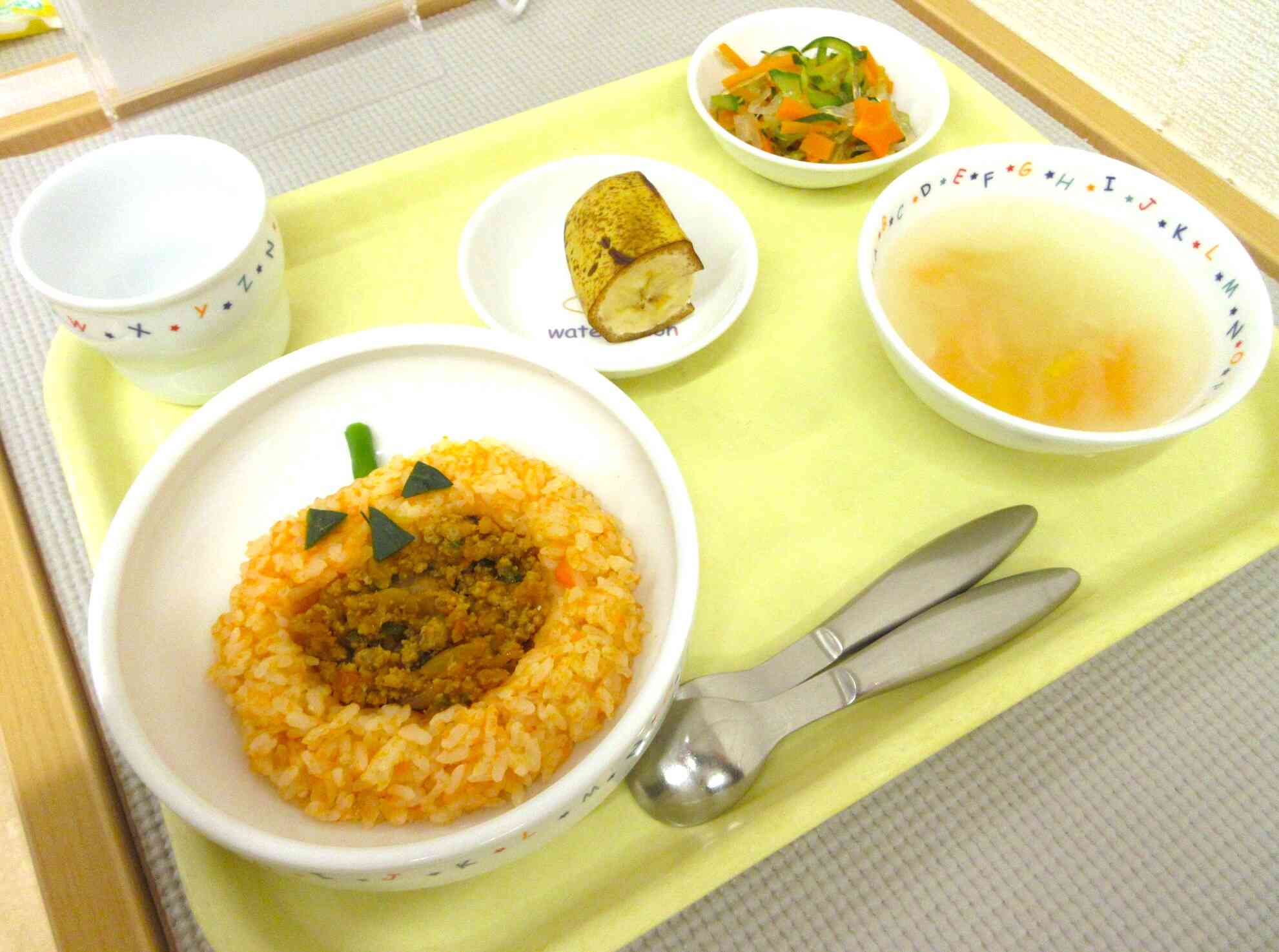 給食もハロウィンメニューでした★