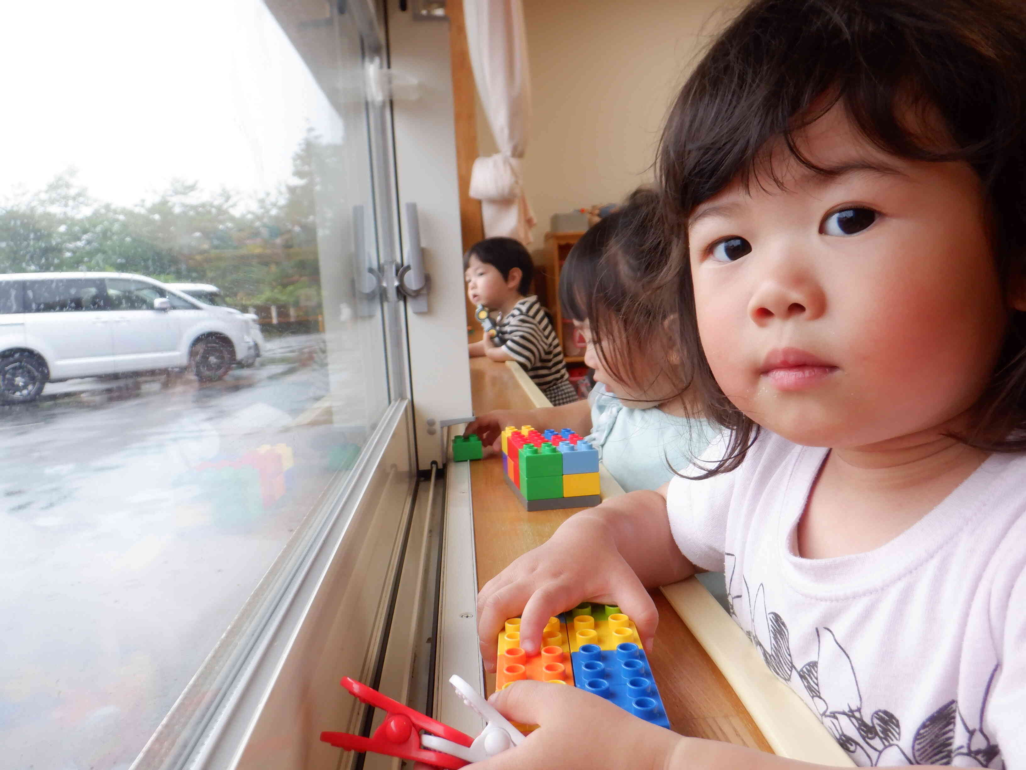 お外は雨が降ってるね～