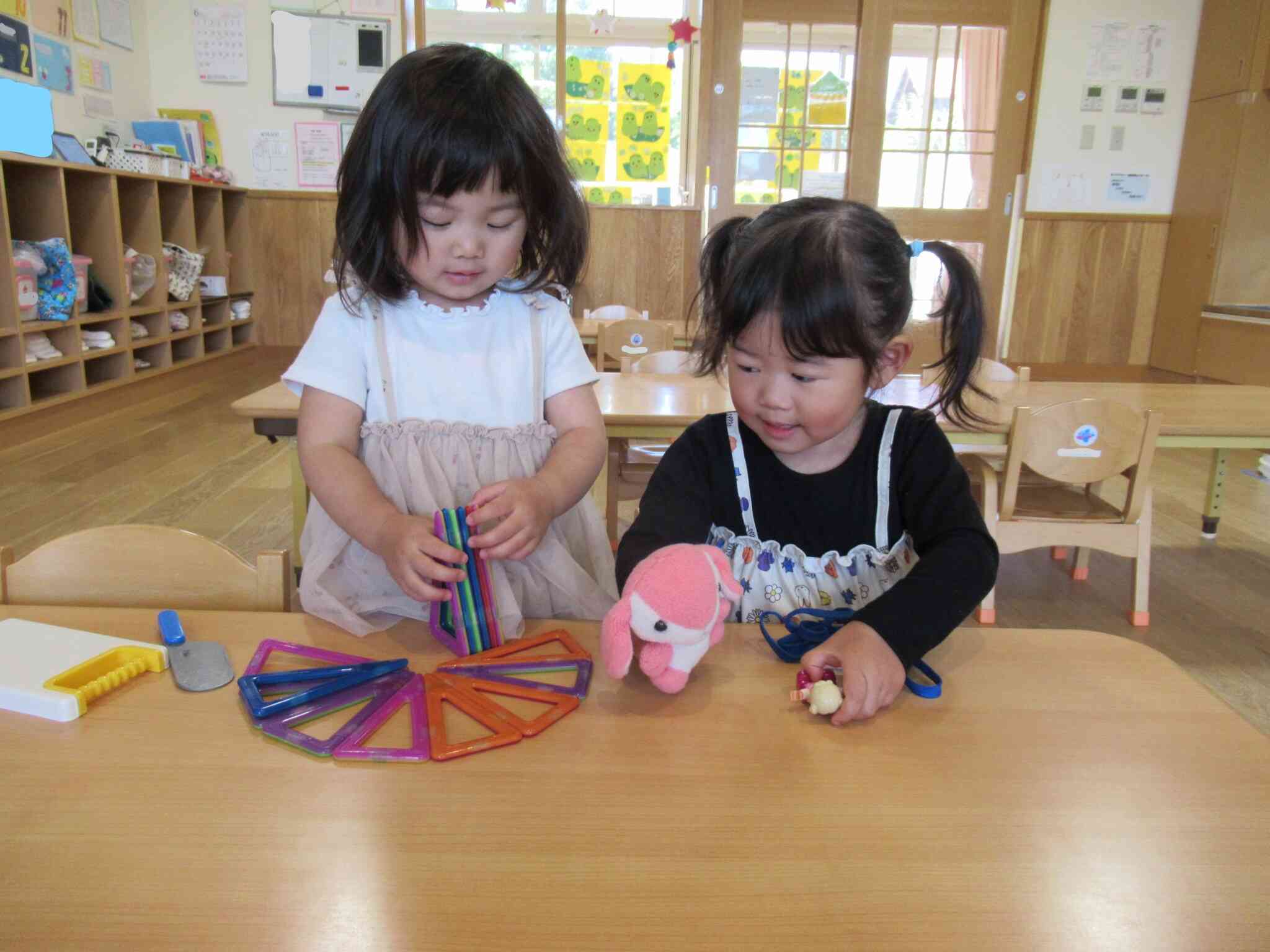 お友達と一緒に遊んで仲良しだね♪