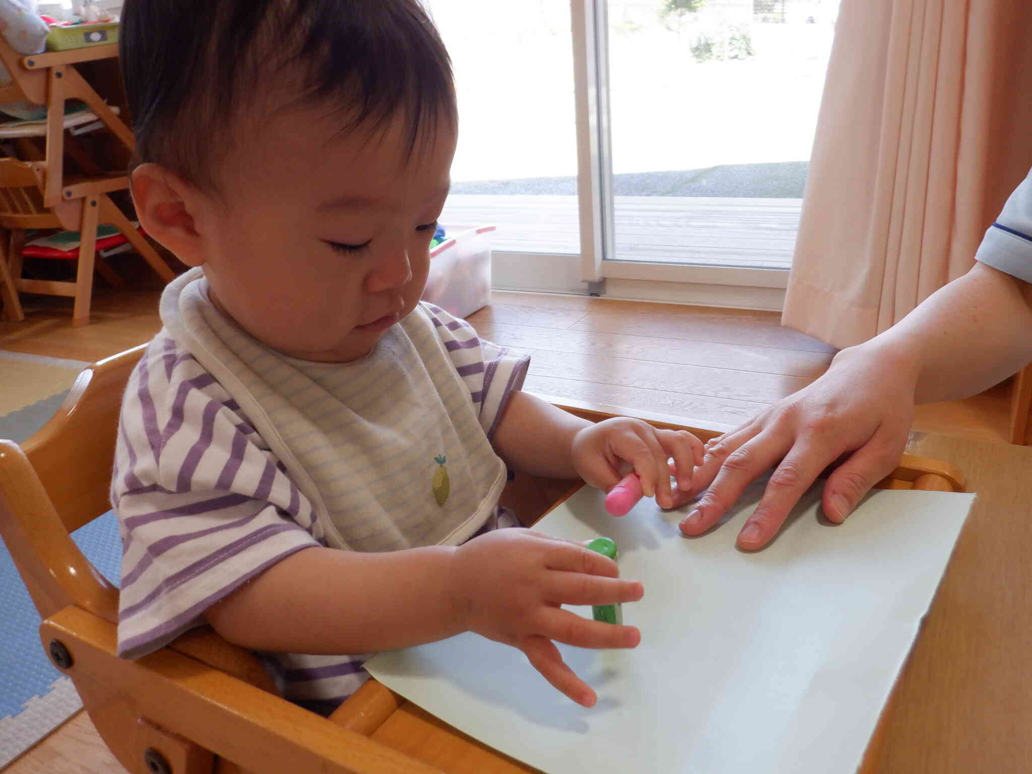 トントン、ポンポン、すやすや ひよこ組（0歳児）