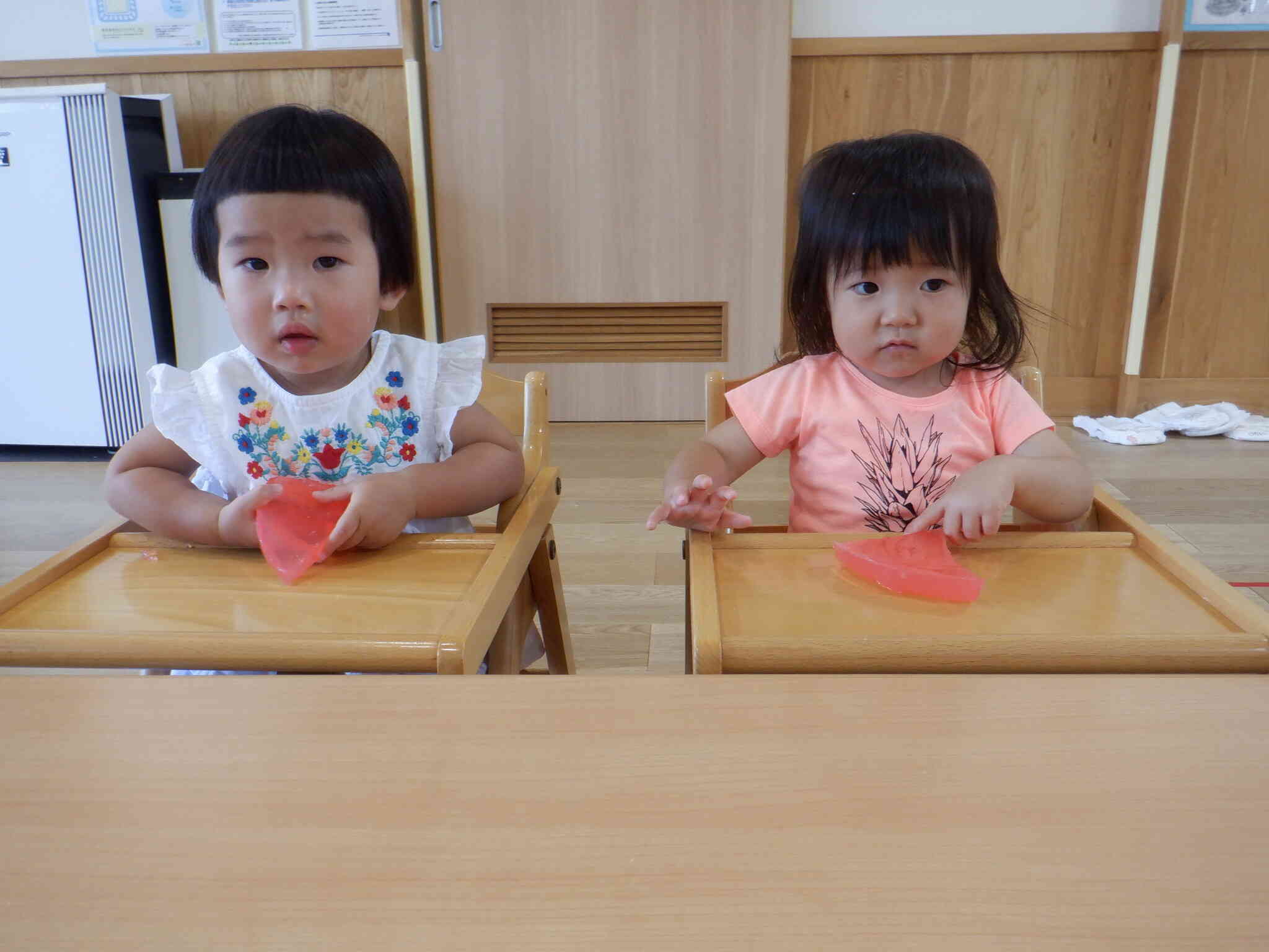 暑いけど夏を楽しんでいるよ～♪あひる２組（１歳児）
