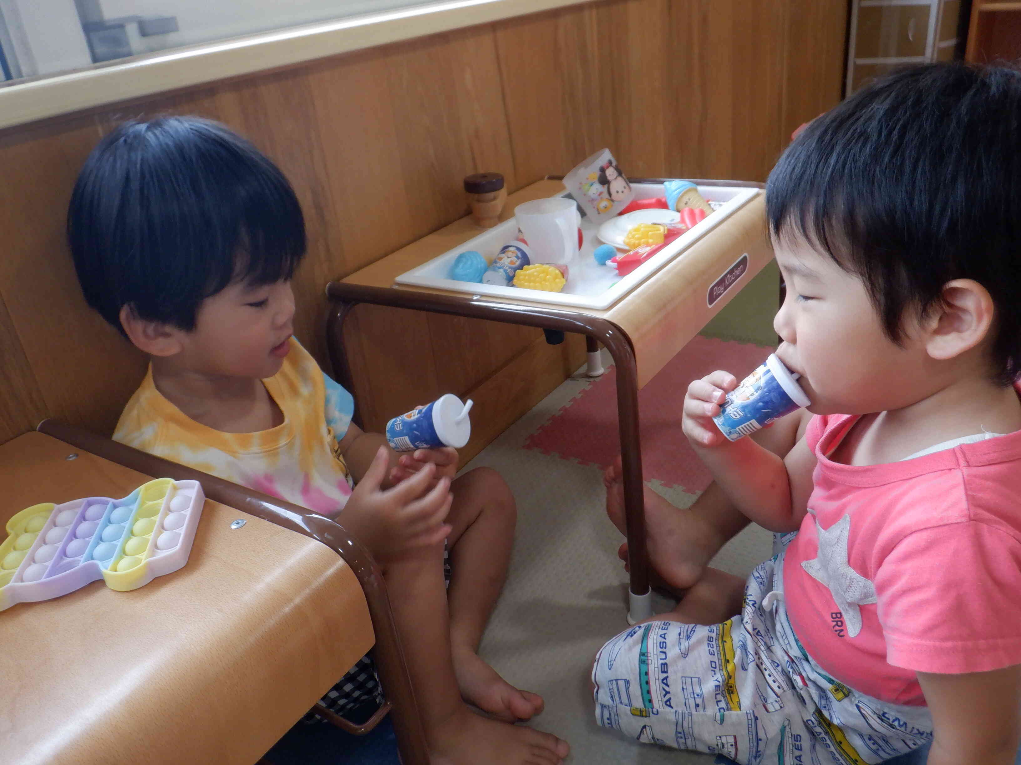 暑い日はお部屋でおままごと！ぺんぎん1組（２歳児）