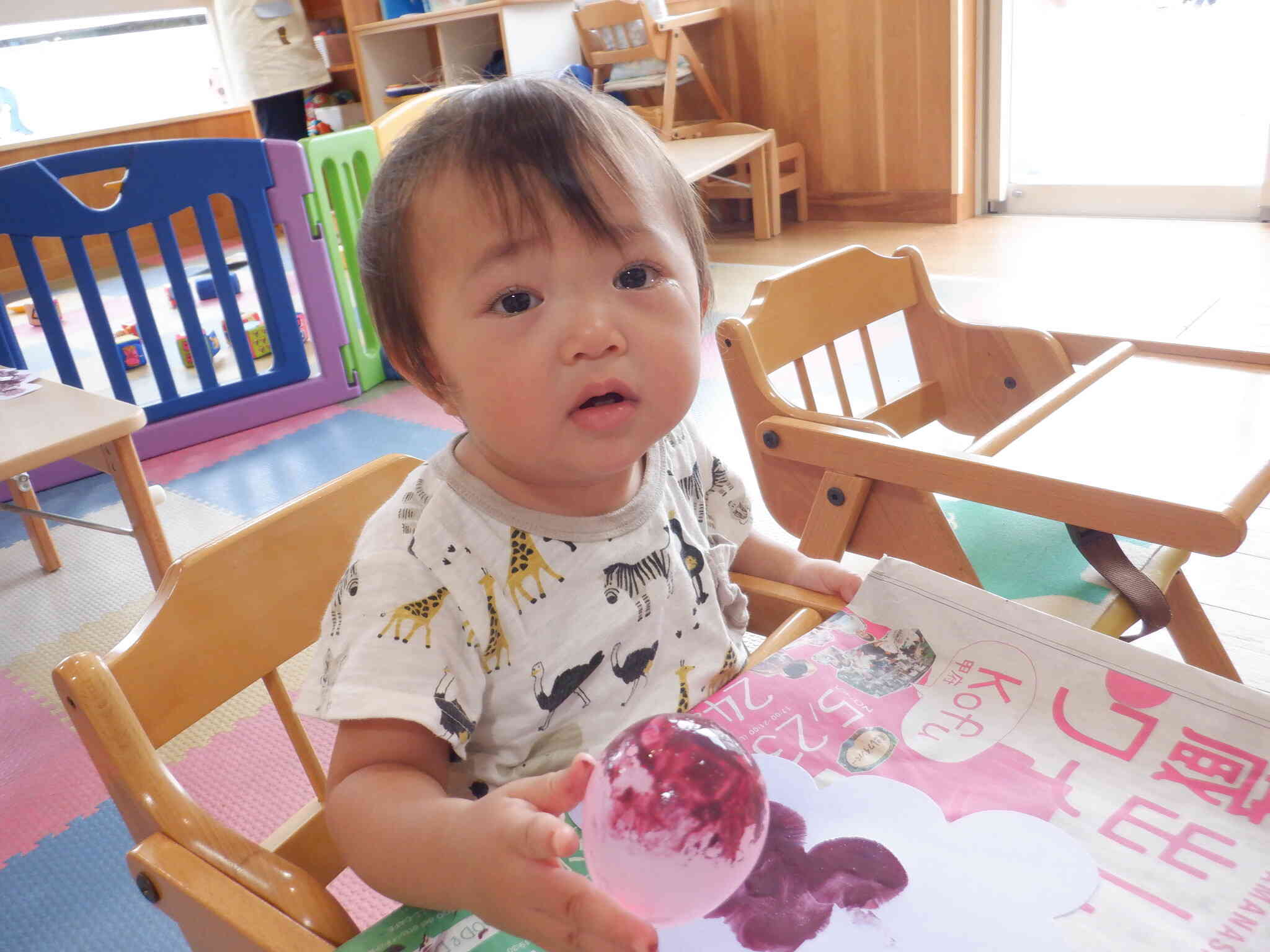 ぶどうの製作をしました。　ひよこ1組（0歳児）