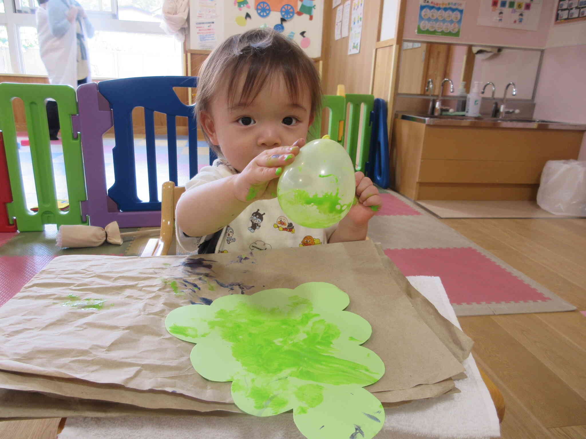 触るって楽しいよ！ひよこ2組（０歳児）