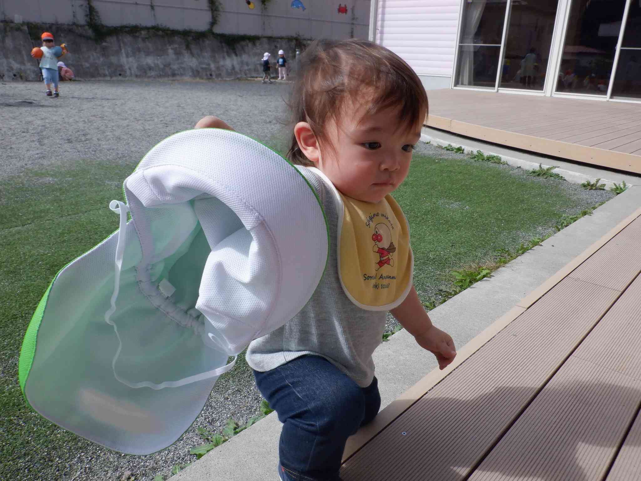 帽子持っててよ～♡