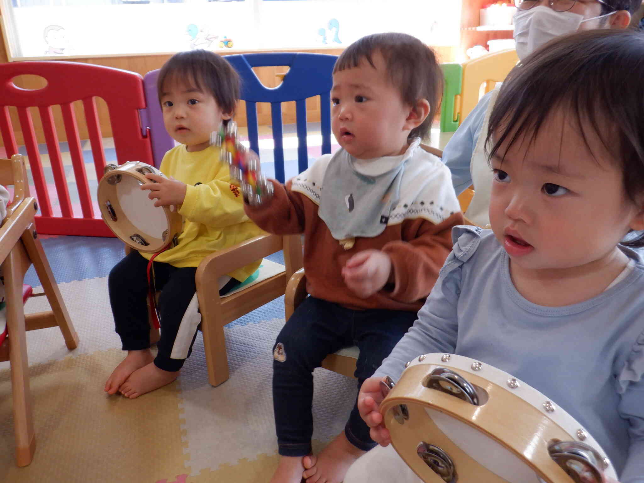楽器遊び♪　ひよこ1組（0歳児）