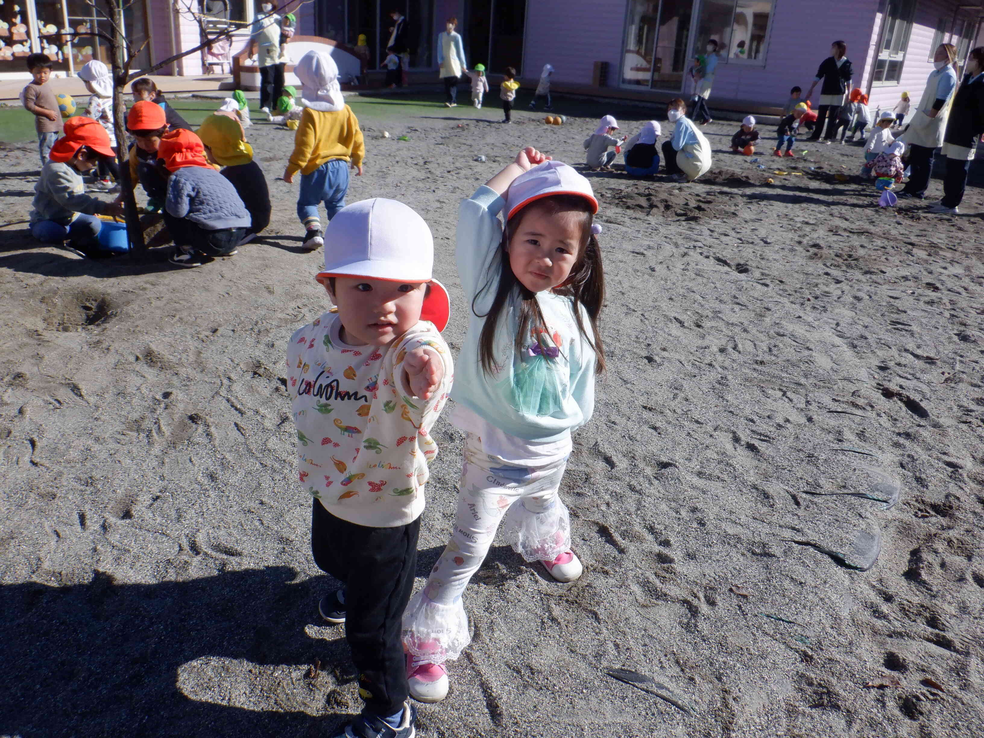 二人でハイポーズ！