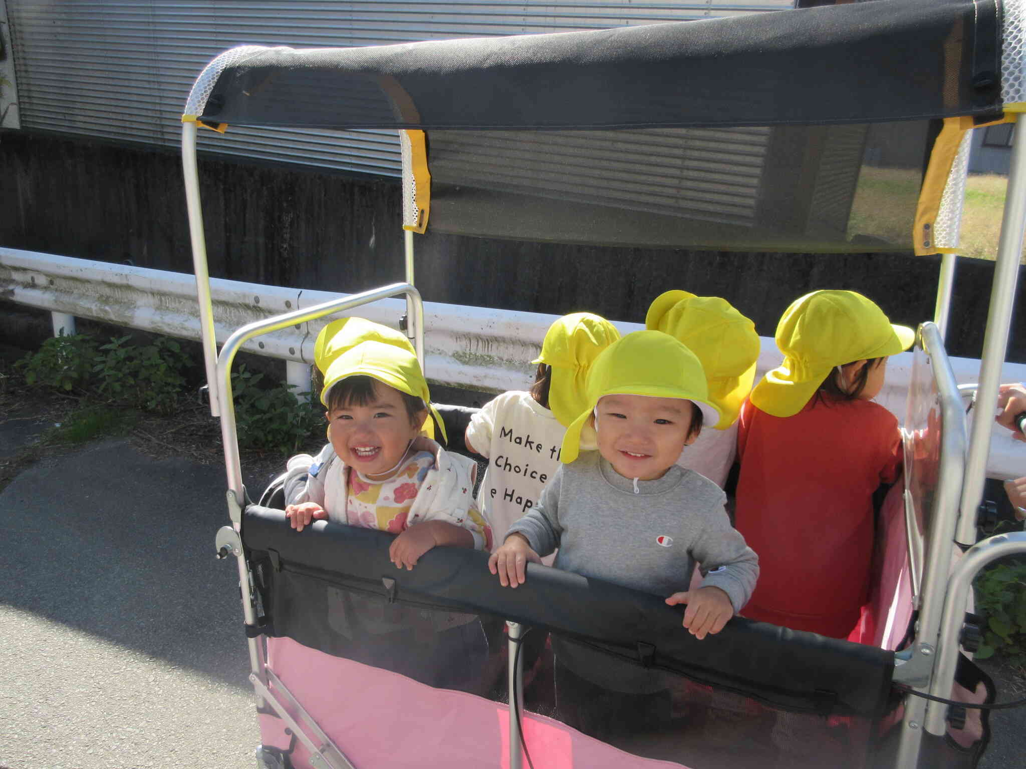 秋のお散歩　あひる１組　１歳児