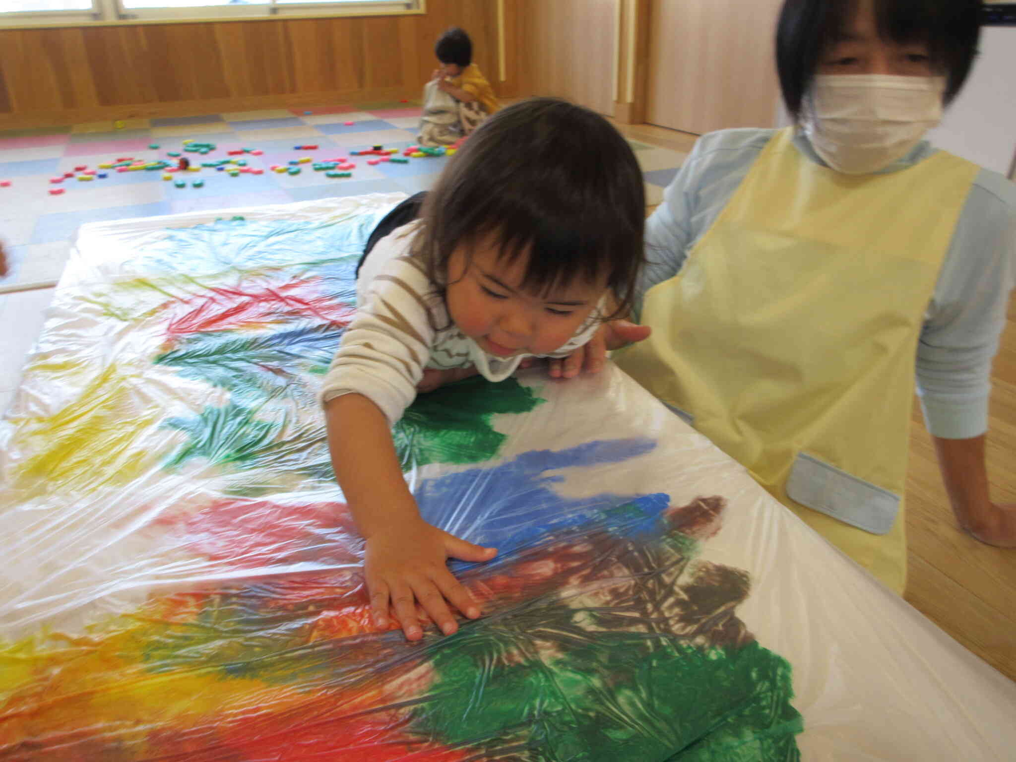 紙の上に乗ってみたよ～！