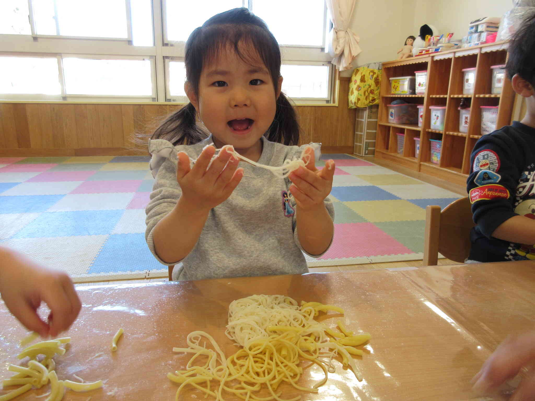 感触遊びをしたよ♪ぺんぎん１組（2歳児）