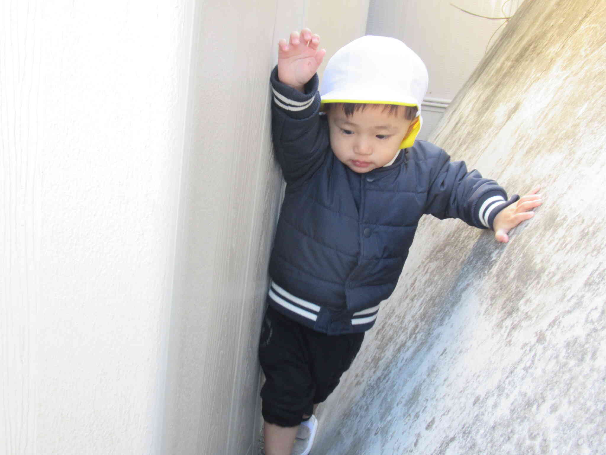 寒さに負けずお外へGOー！！あひる2組（1歳児）