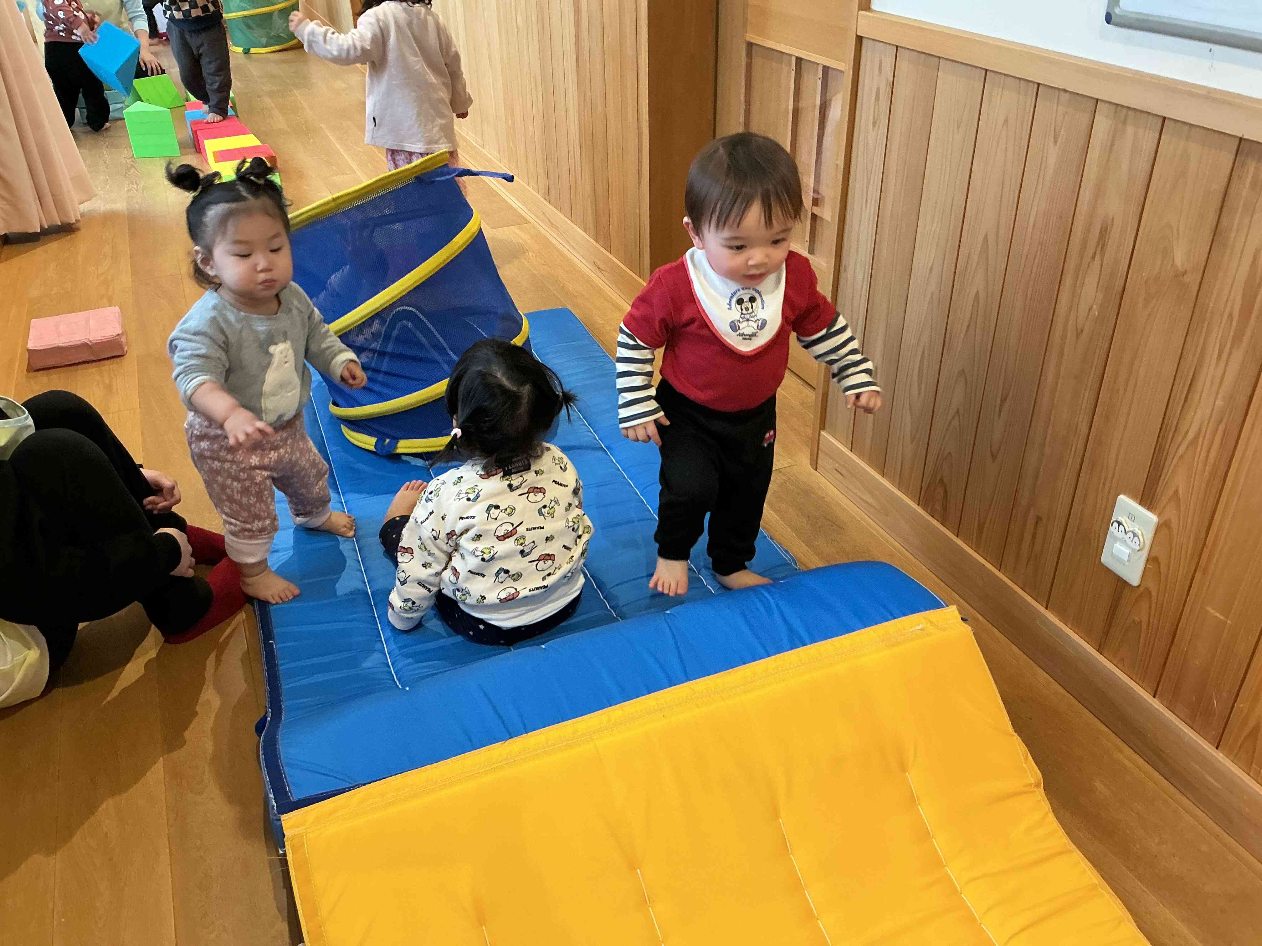 マット遊びに挑戦したよ！！