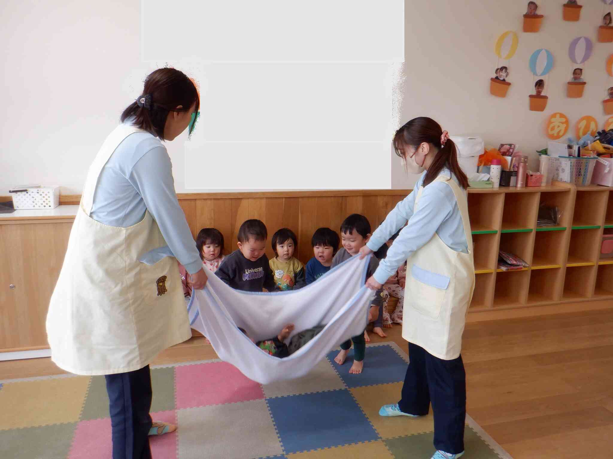 わらべうたのふれあい遊びもみんな大好き♪