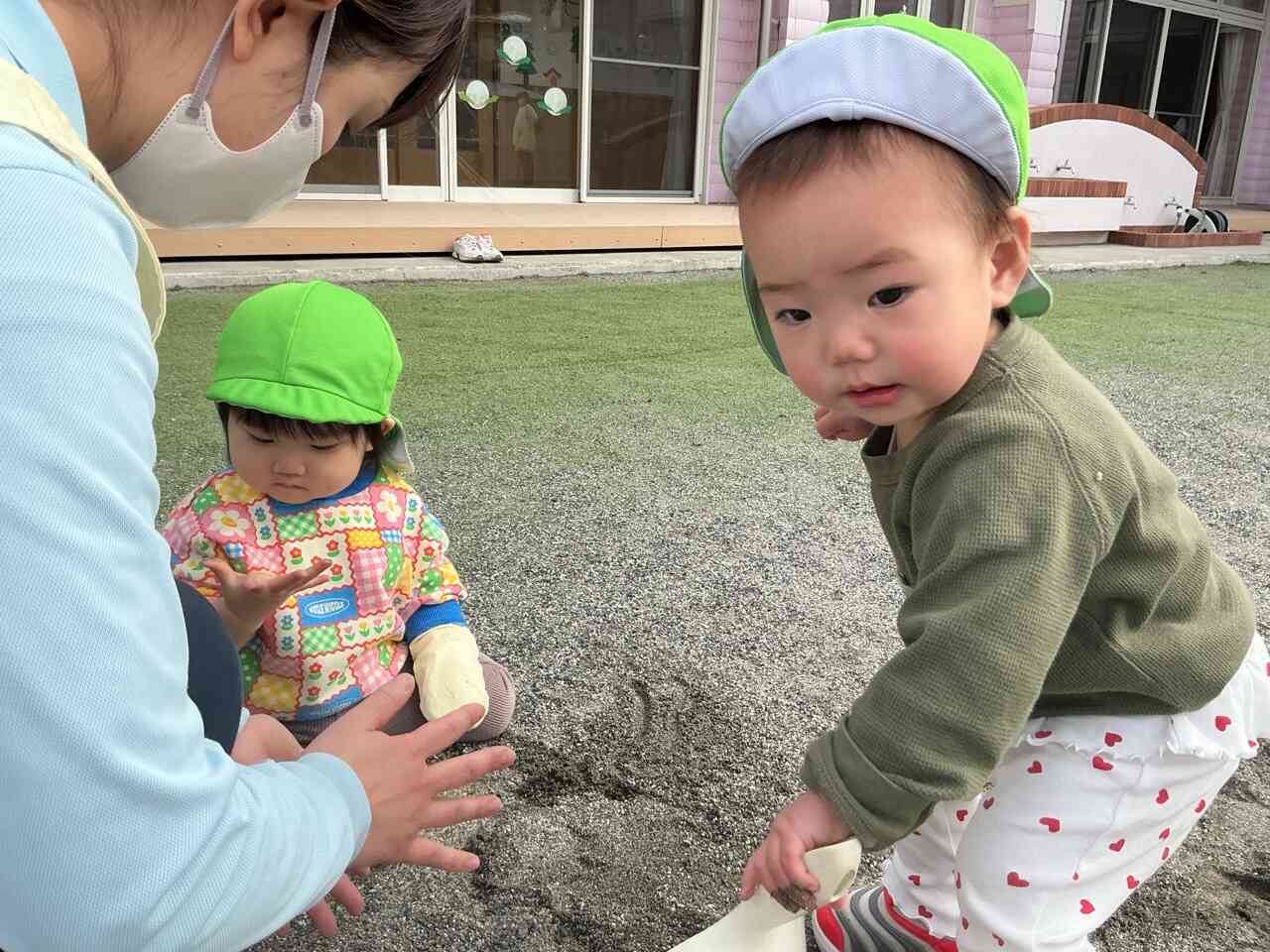 砂遊び楽しいな♪