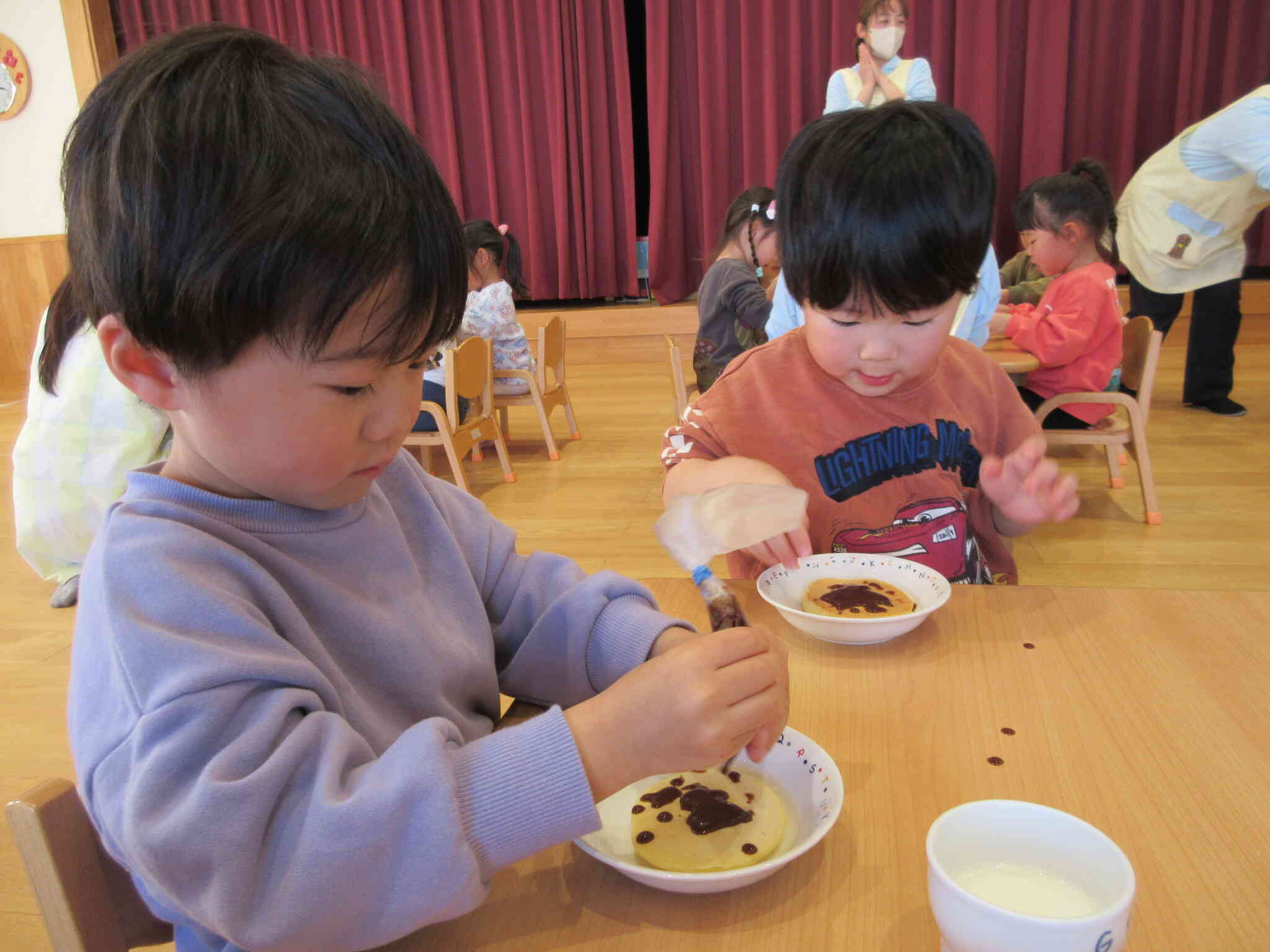 ホットケーキにデコレーション♪
