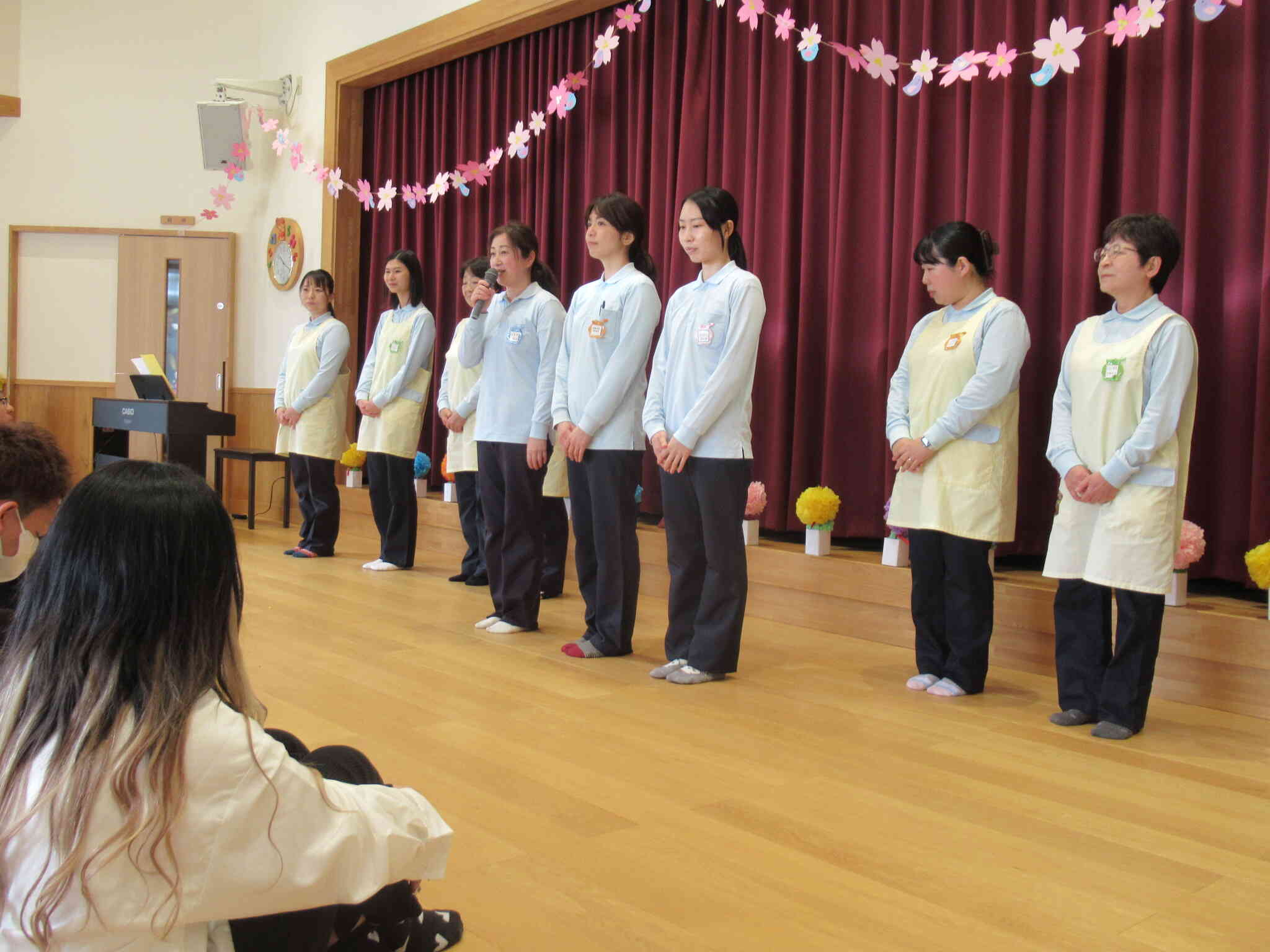 担任の先生を紹介します。