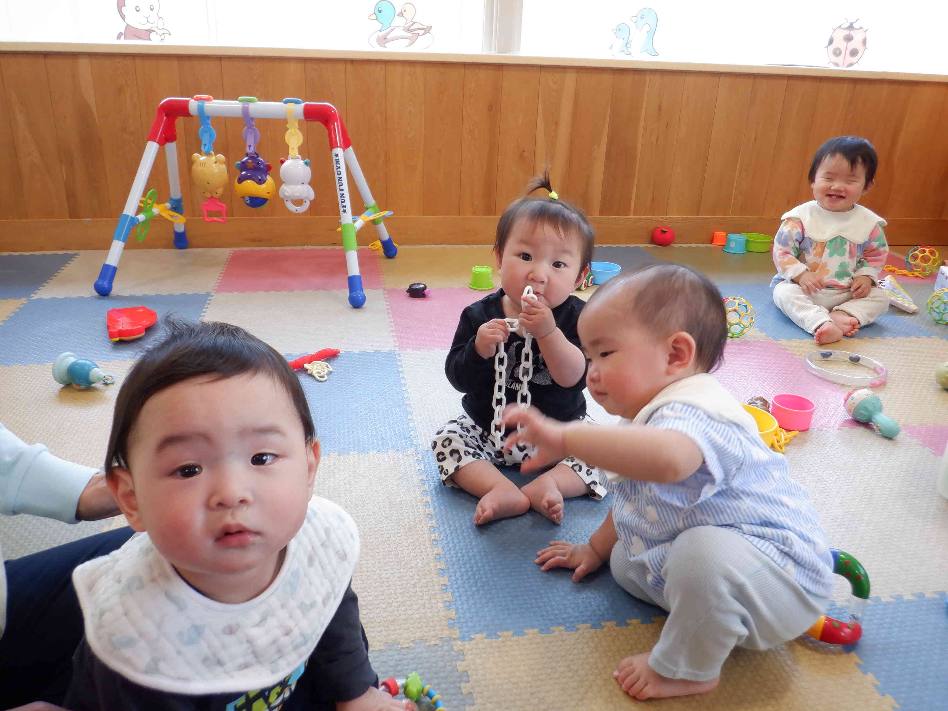 楽しいこといっぱい!!　ひよこぐみ　０歳児
