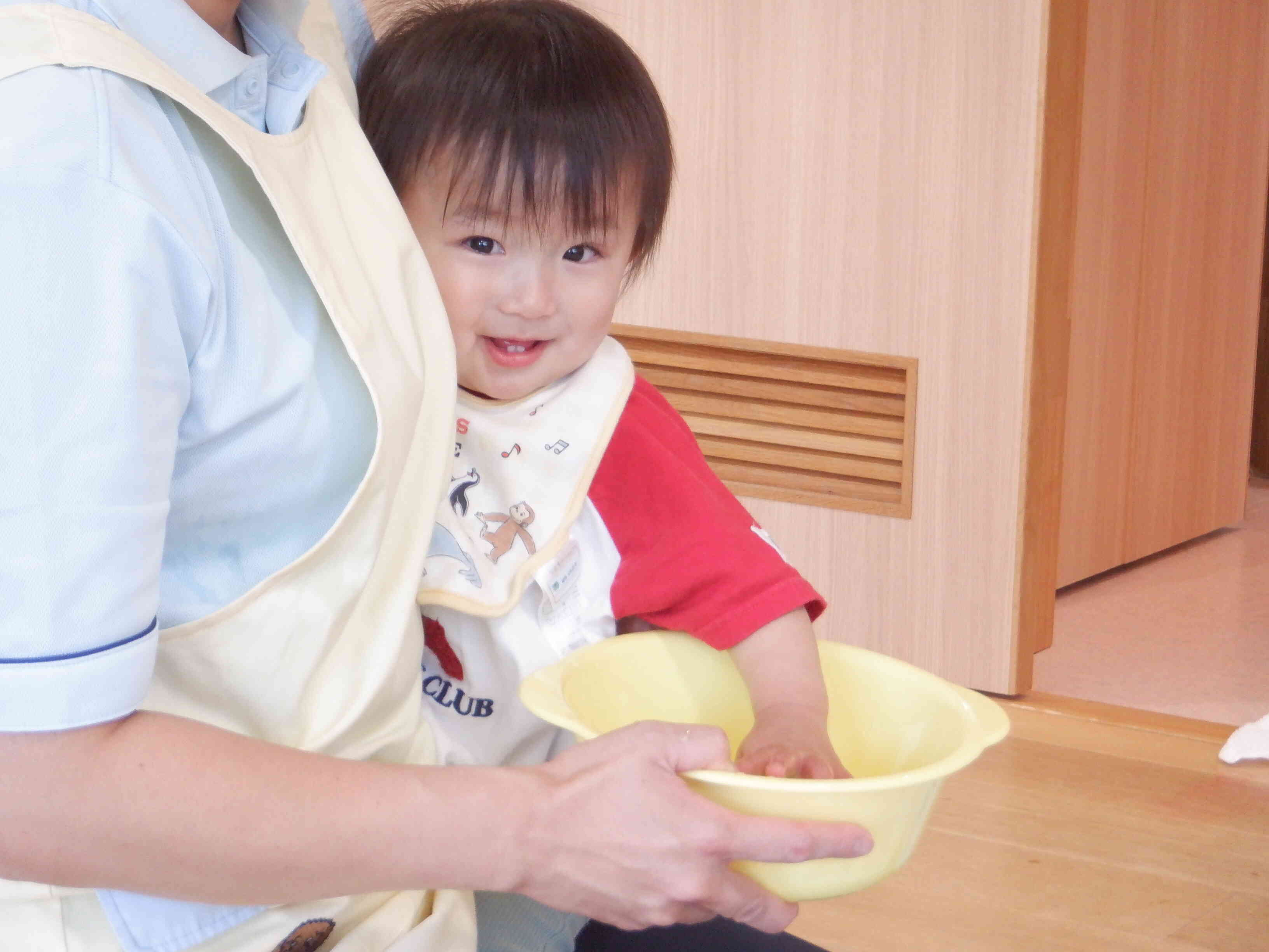 感触遊び♪　ひよこ1組　０歳児