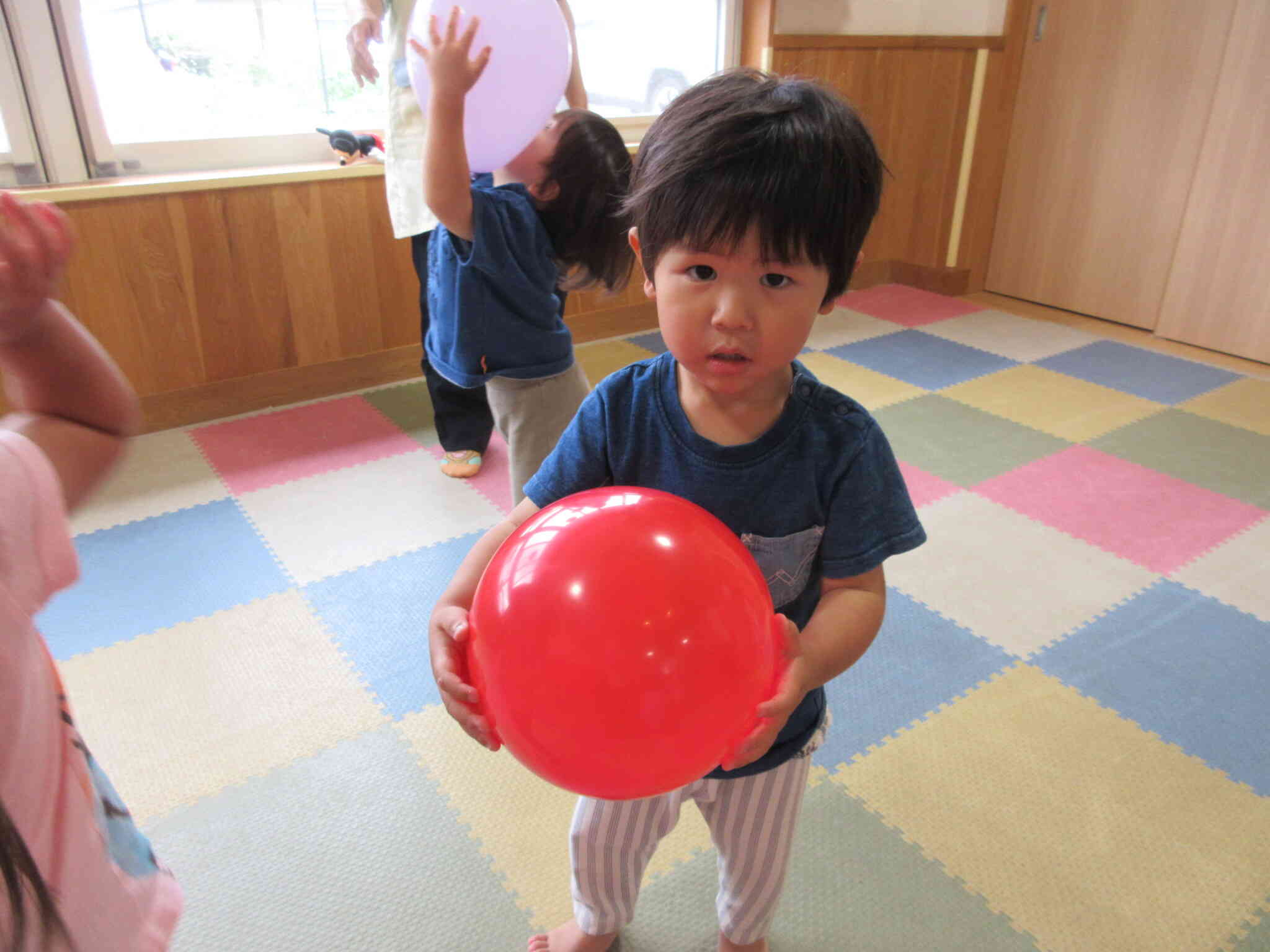 見て見て！ぼくの風船！