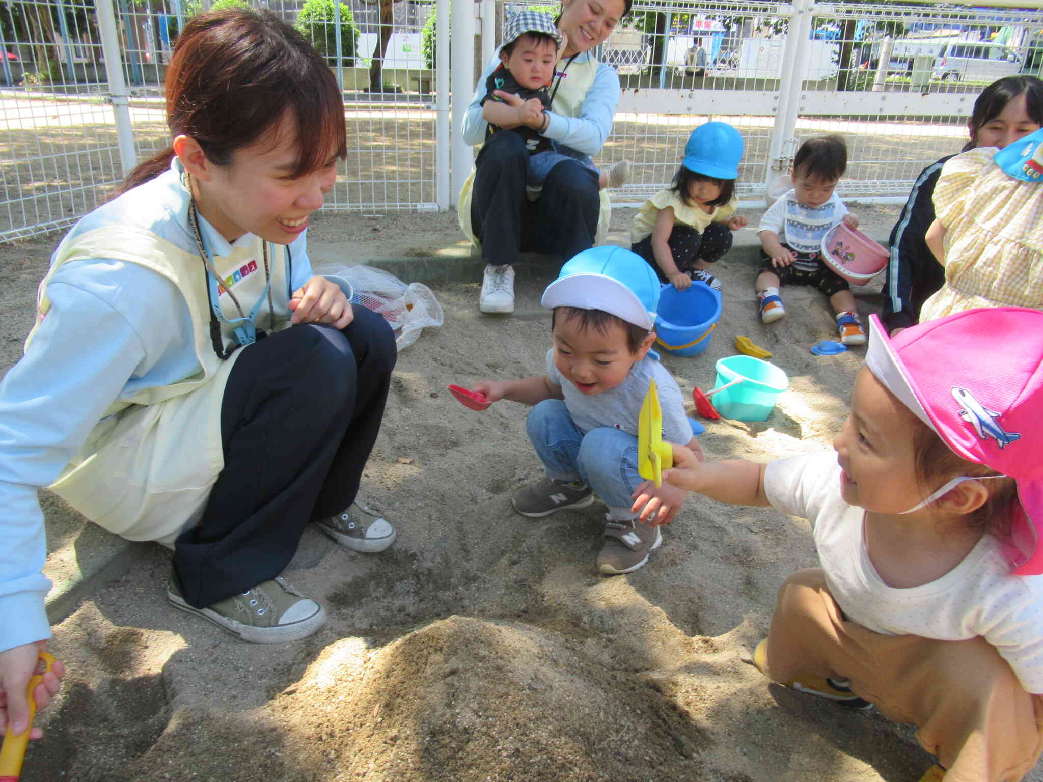 永田公園まで歩いて行って、大好きな砂遊び♪穴を掘ったりお山にしたり楽しいよ！