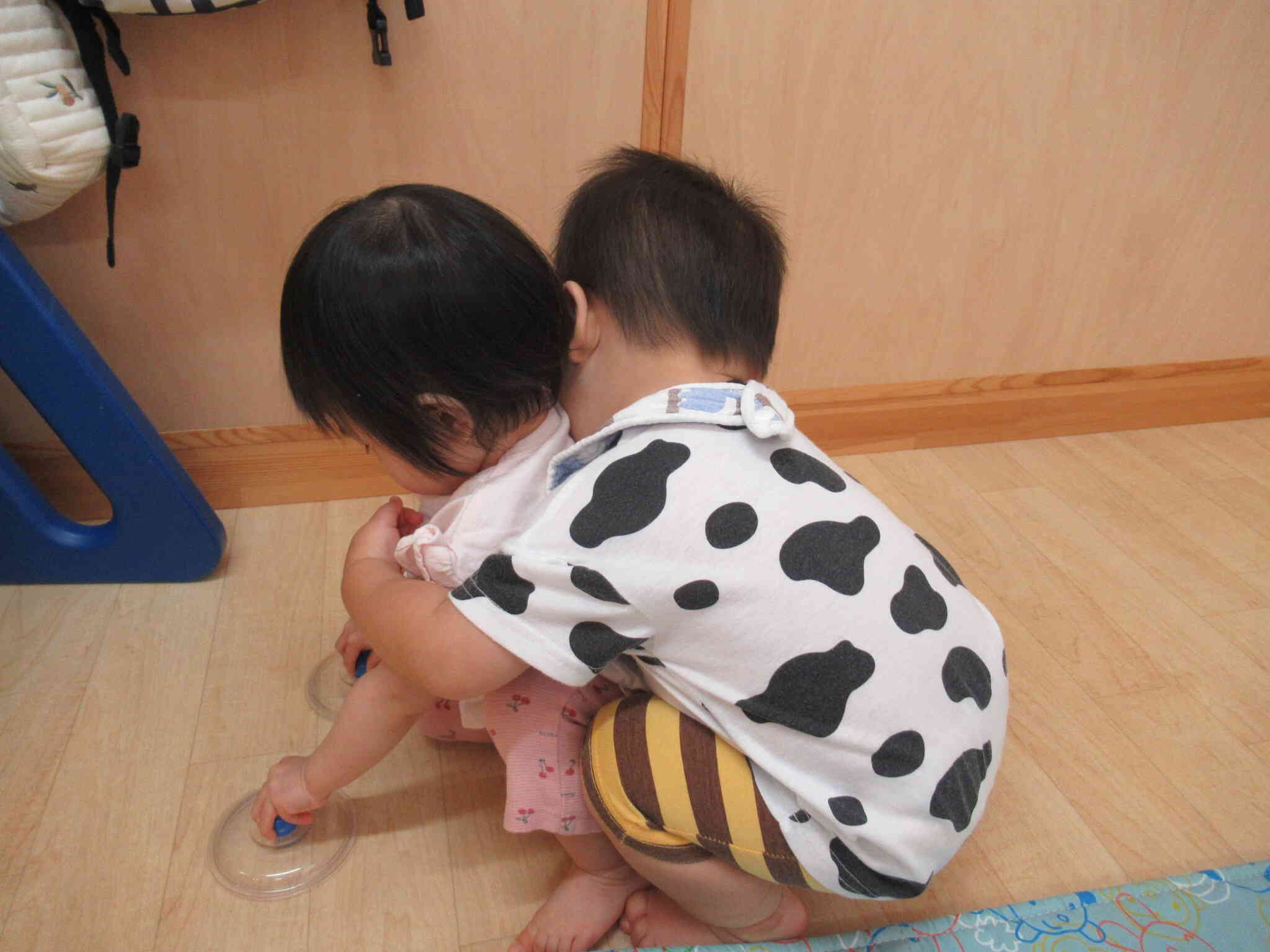 うしろからそっと…ぎゅっ(ラブラブでした)