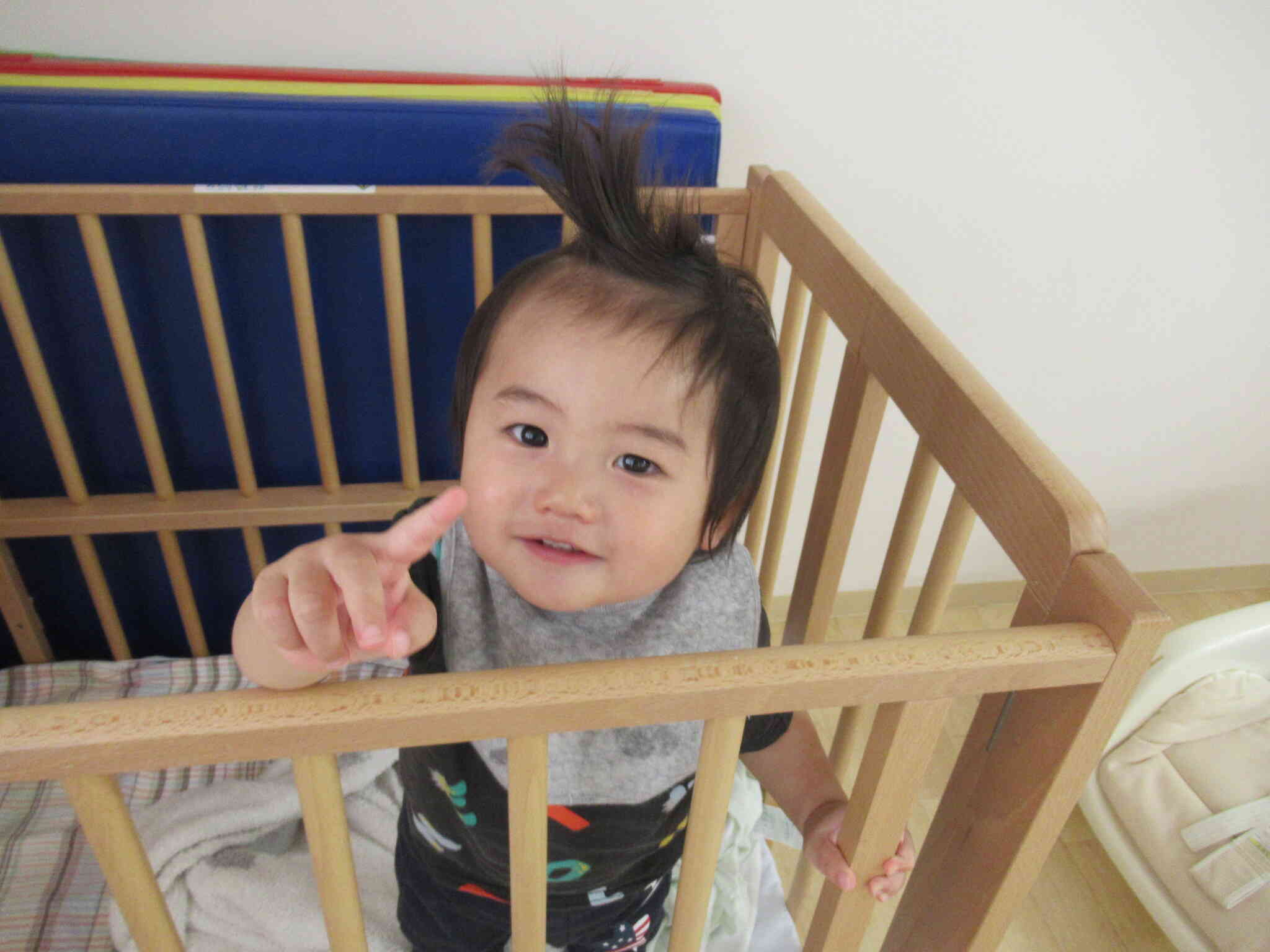 ゴムを外すとー、前髪ぴょ~ん