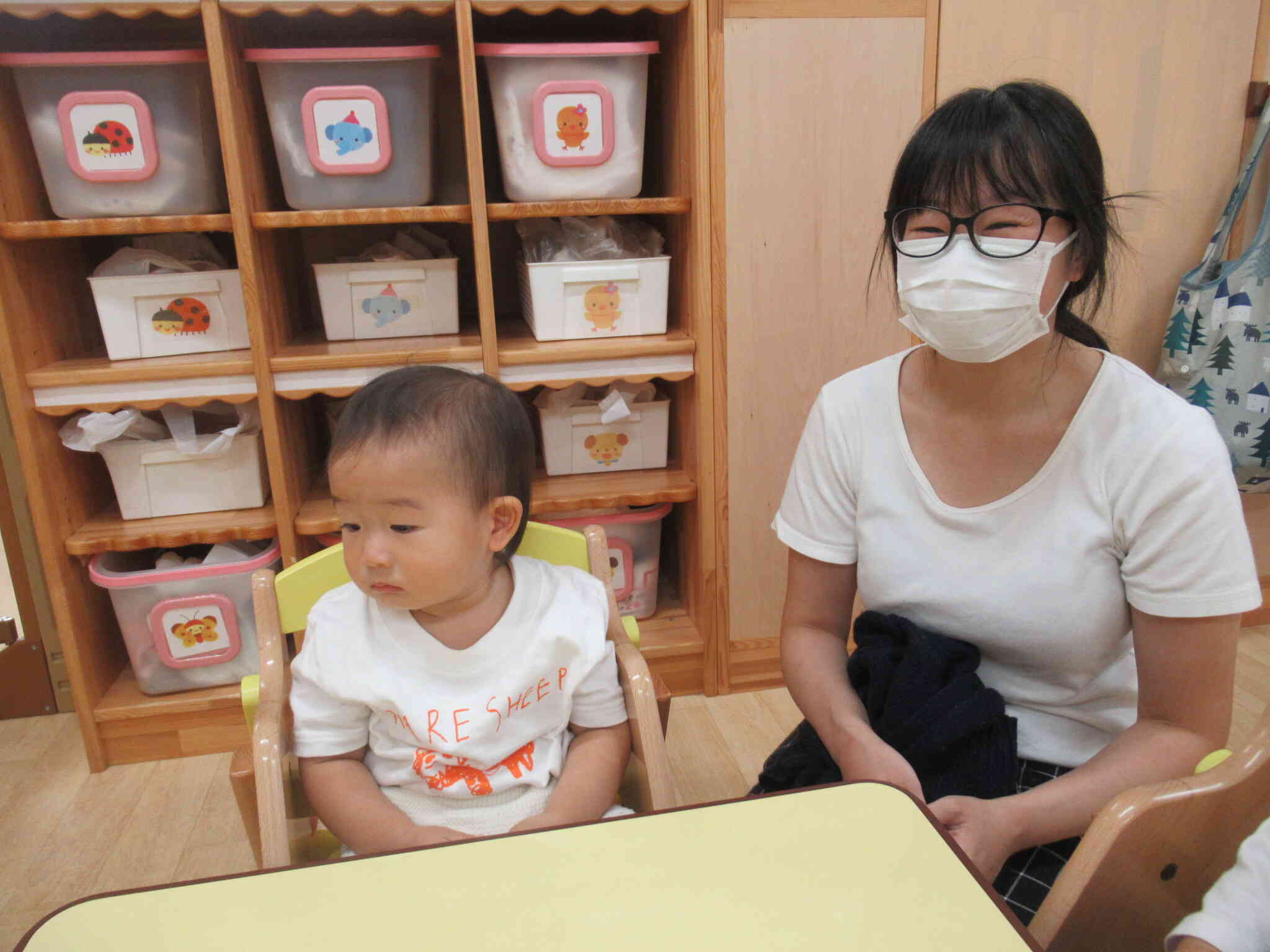 ドキドキ…でもママと一緒だからだいじょうぶ！