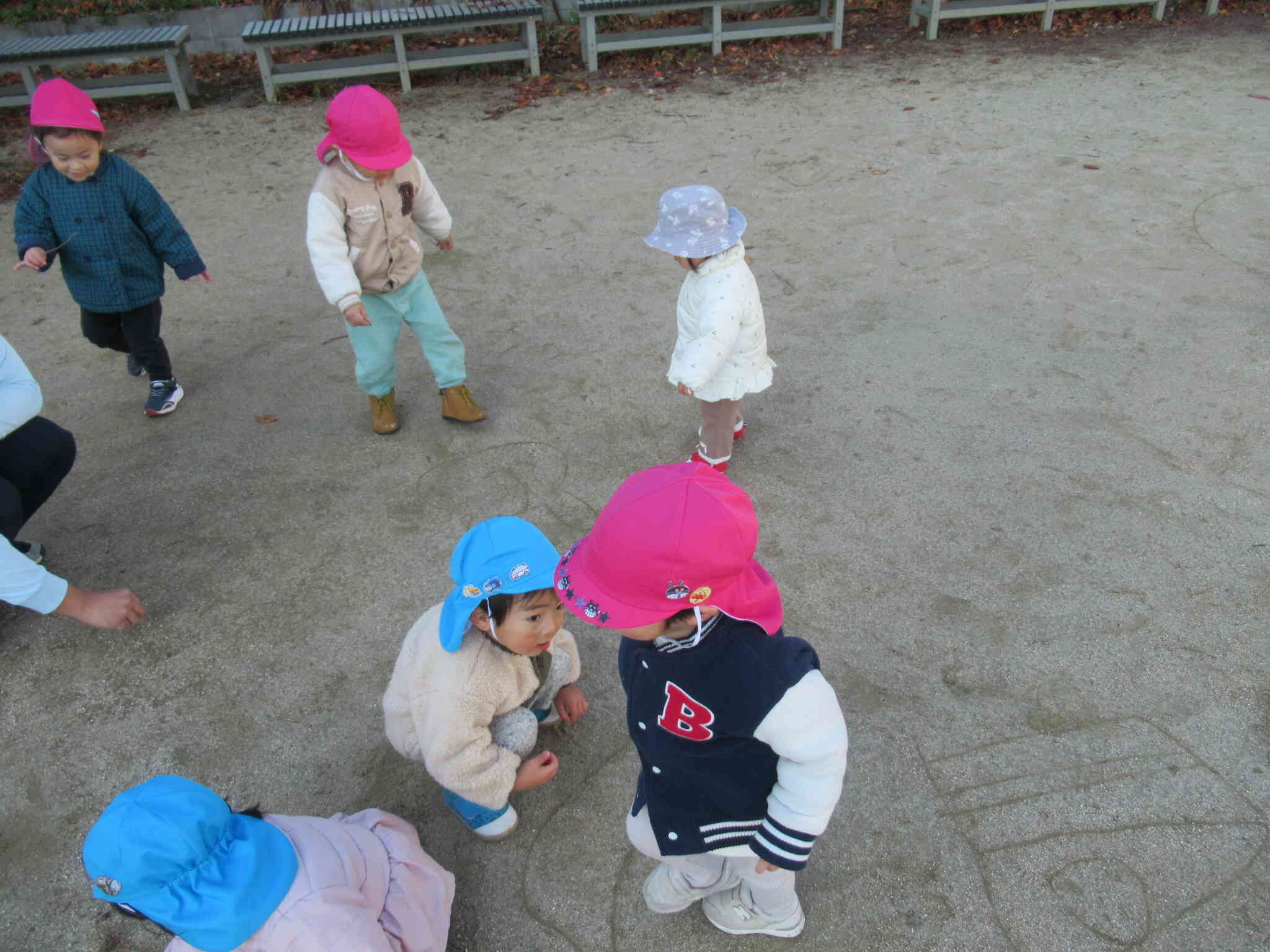 地面にお絵かきっ♪