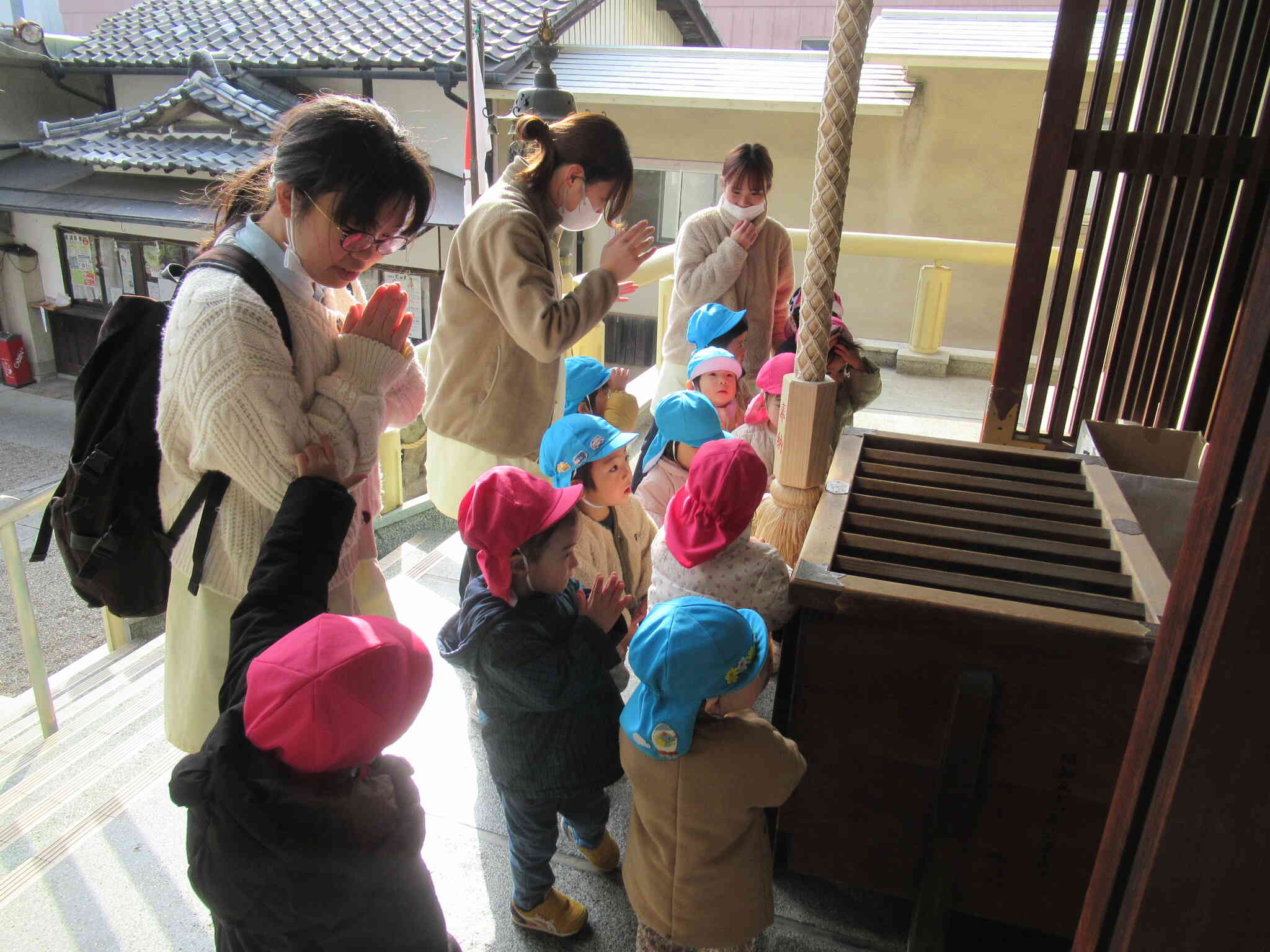 神社に来たのでお詣りしました♪