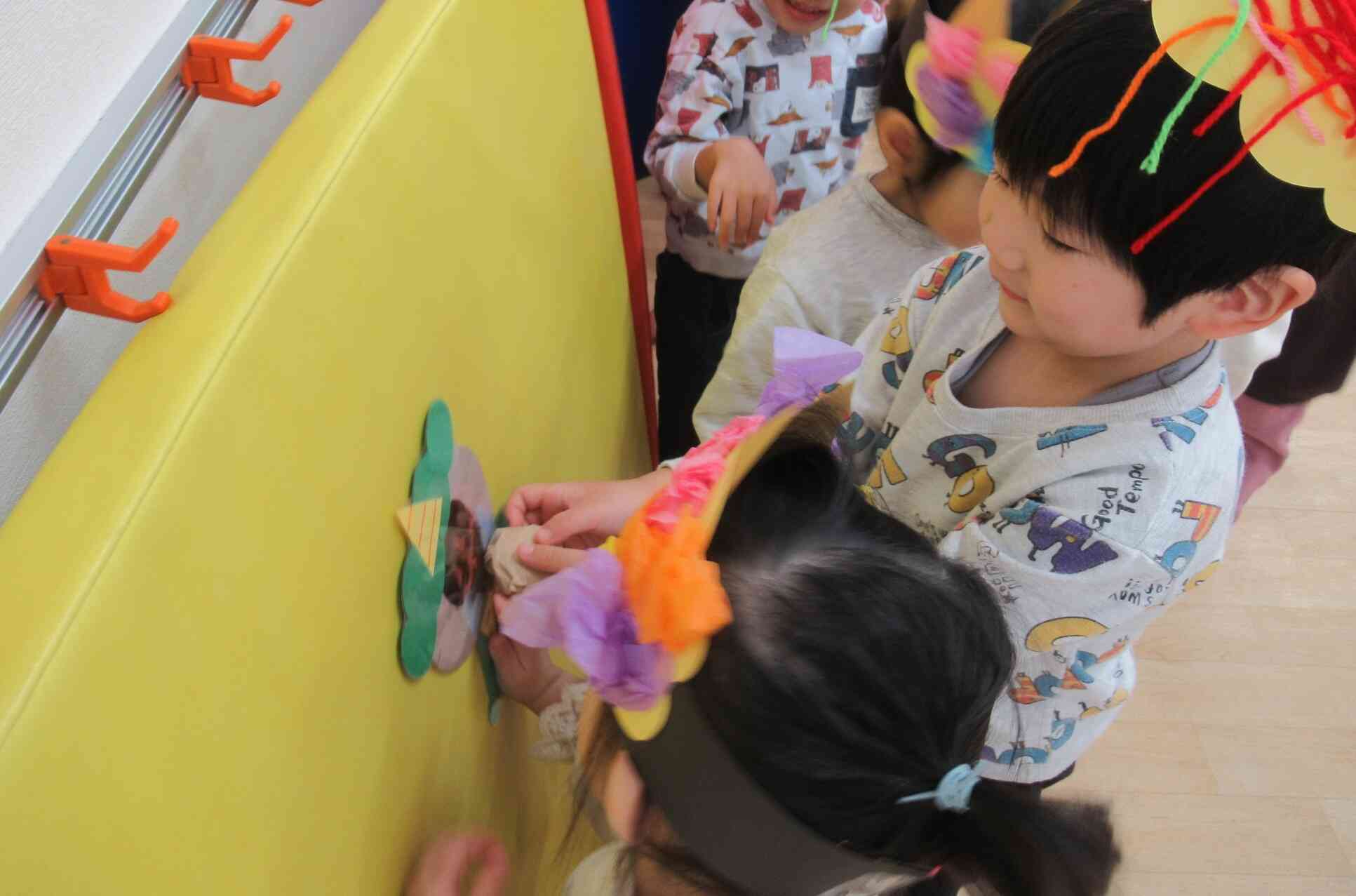 鬼に豆を食べさせているお友達もいました♪