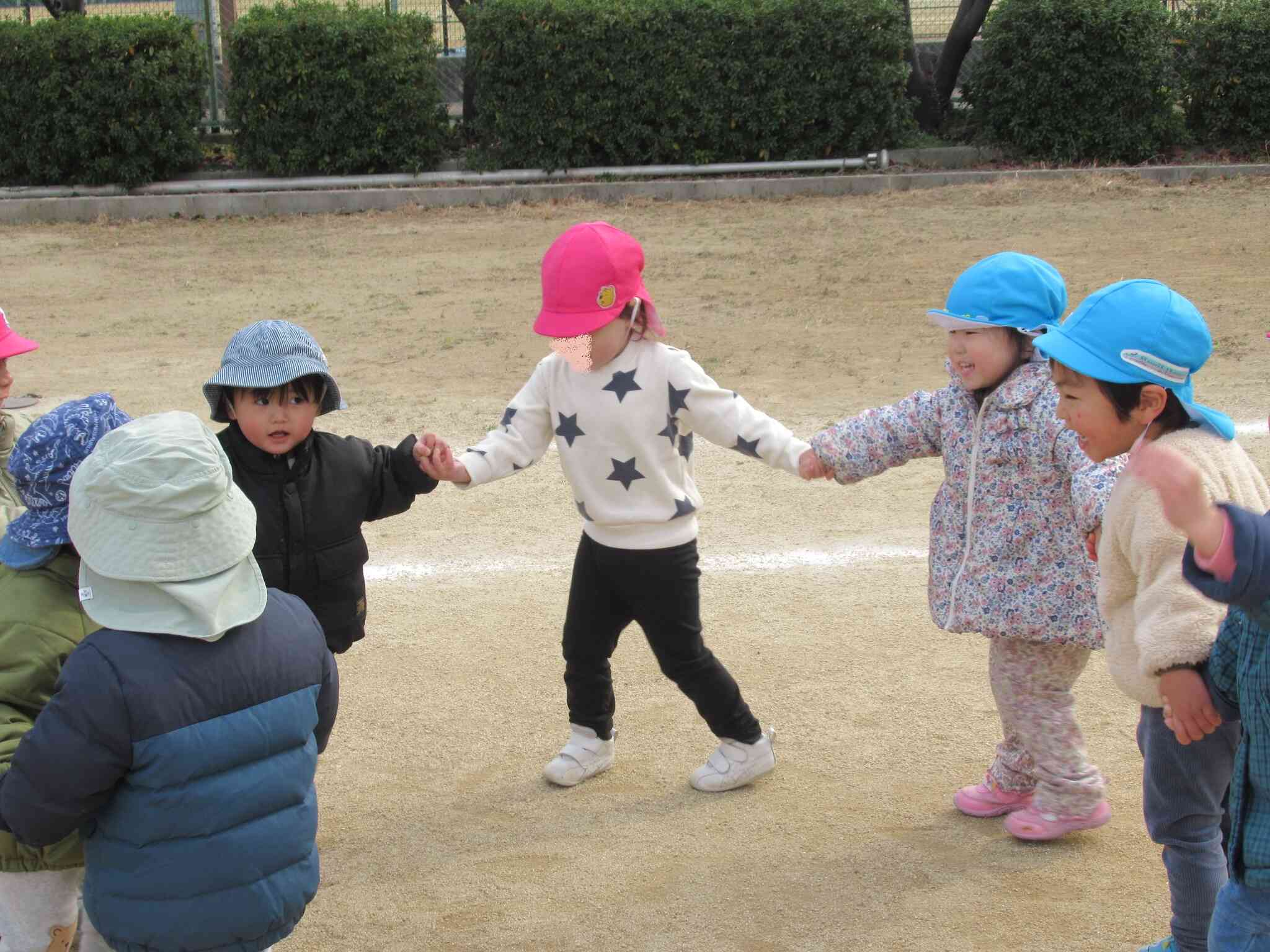 輪ができるかな・・・？面白いね～♪（最後はできました！）