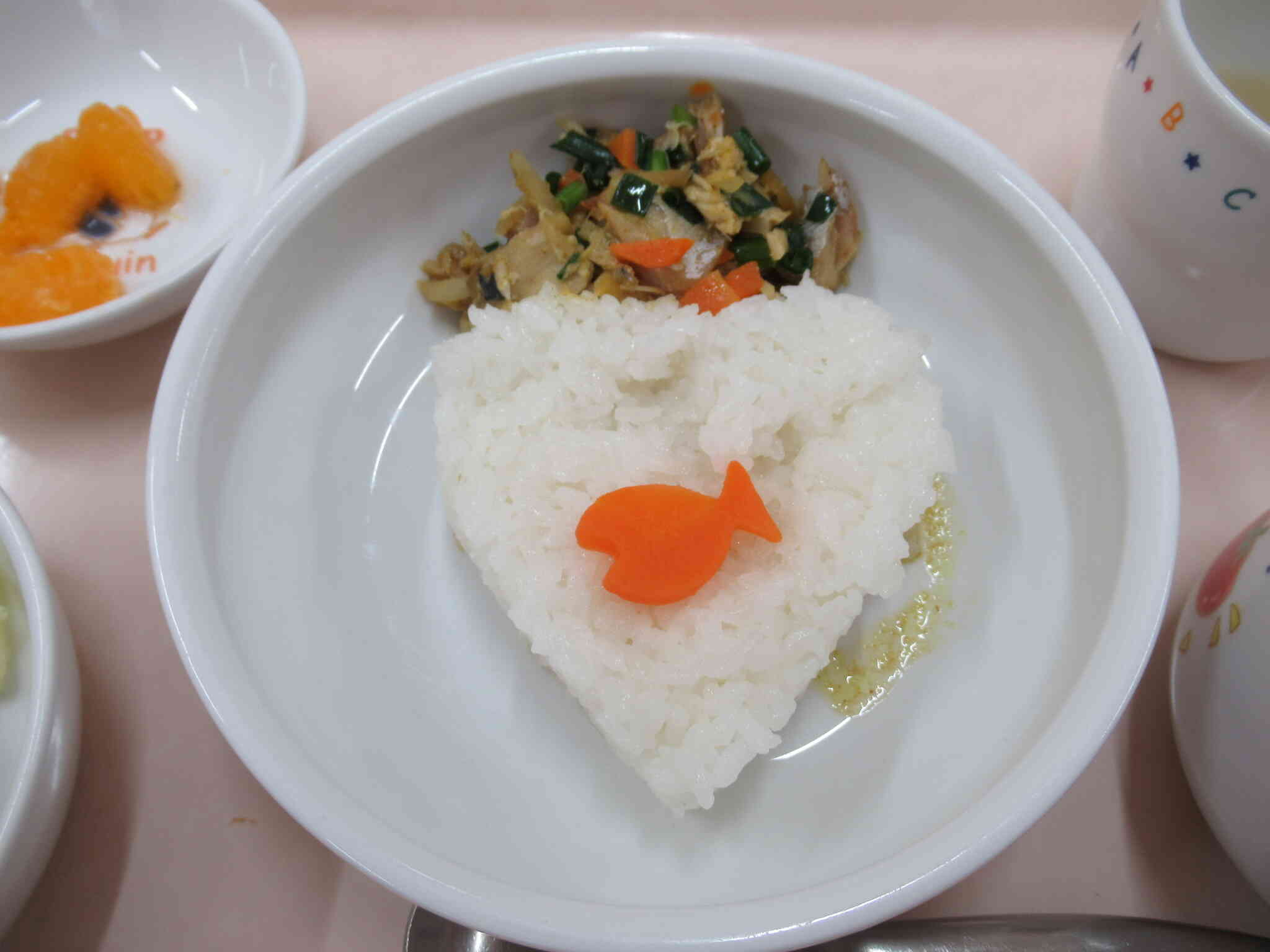 給食は誕生日会特別ver！可愛くて食べるのがもったいなーい♡