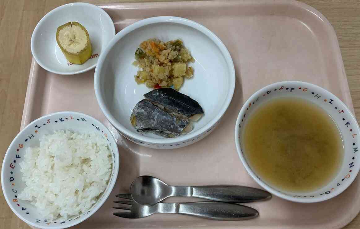 お魚食べよう　<゜)))彡