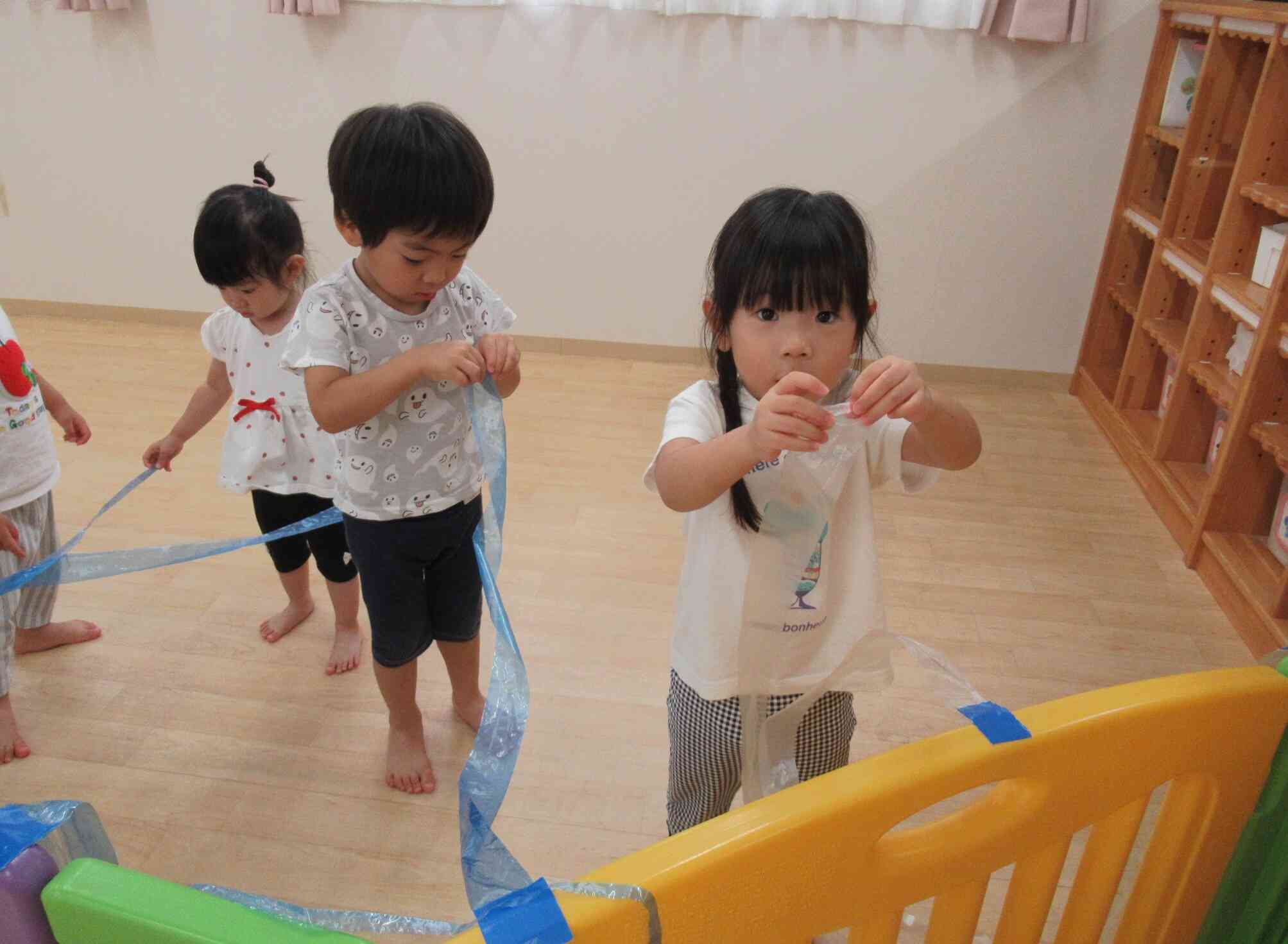 今日はスズランテープが登場