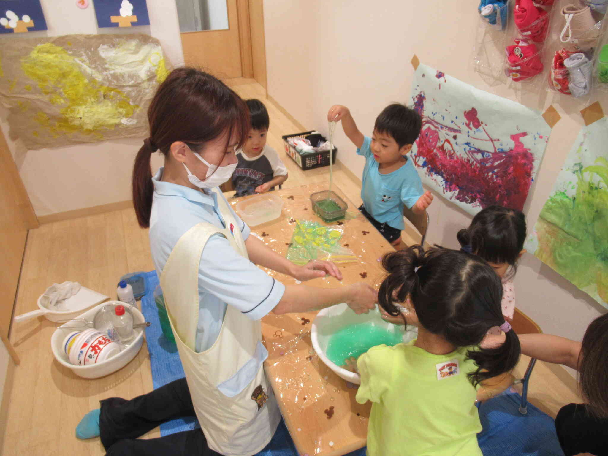 ２歳児クラスは自分で作るんるん♪