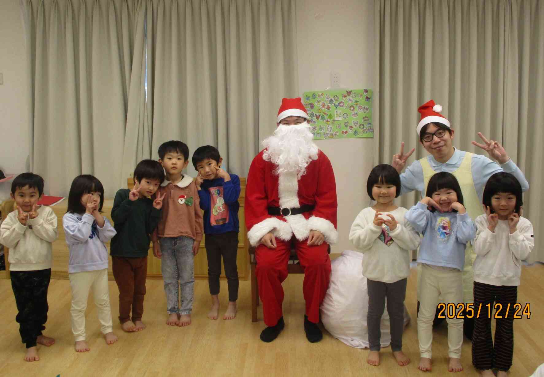 サンタさんと一緒に、ハイチーズ