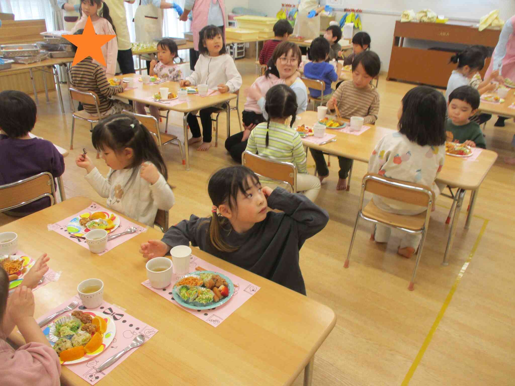 おともだちと仲良く食べよう！