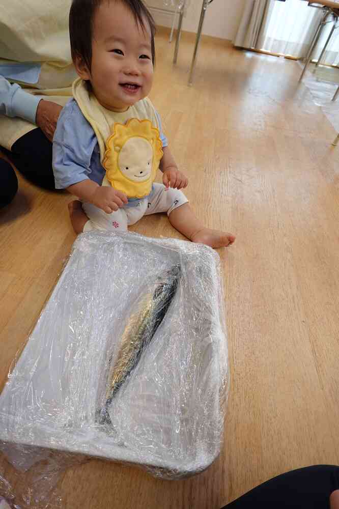 大きなお魚さんににっこり♪