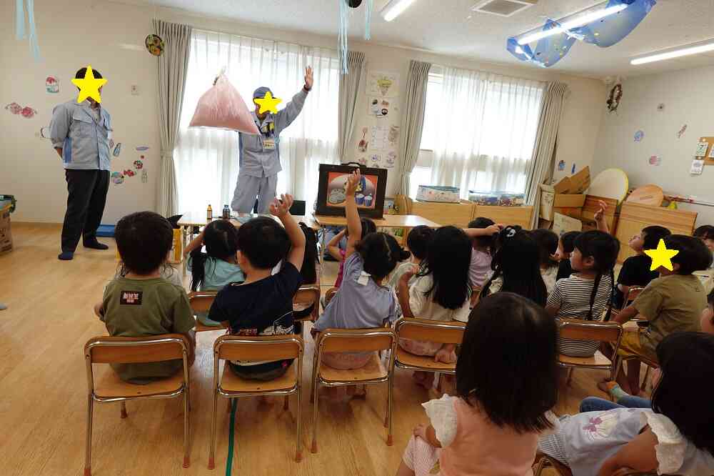 ゴミ収集車スケルトン「カティ」が遊びに来たよ!(全園児)
