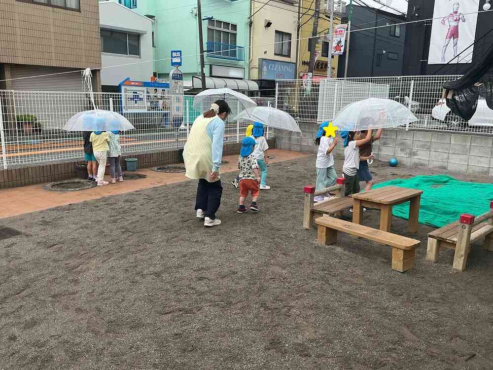 雨の日探検♪（5歳児きりん組）