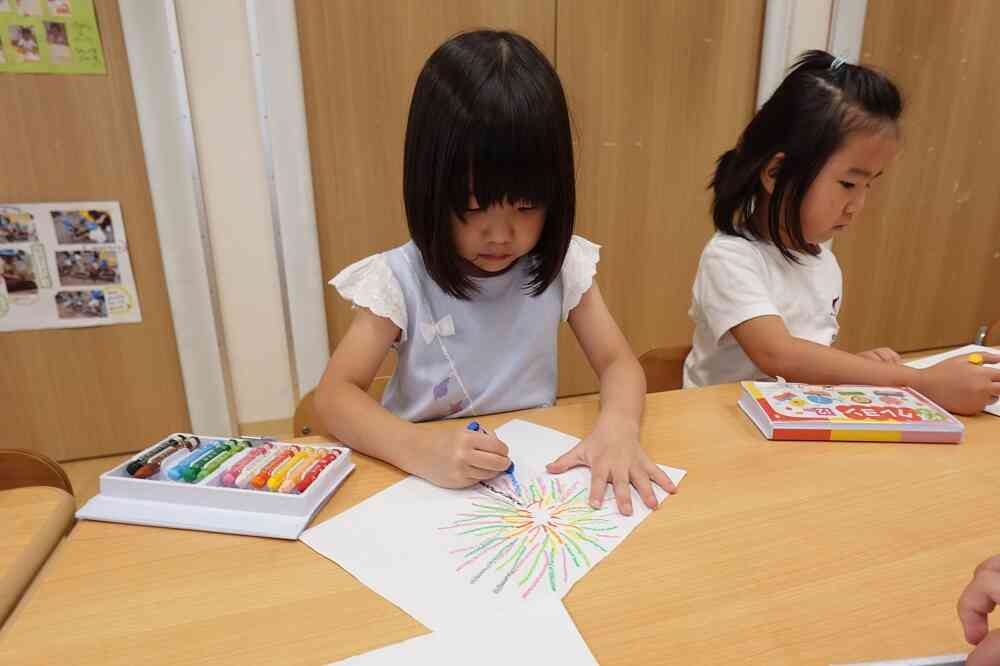 お神輿作り☆（2歳児うさぎ組、5歳児きりん組）