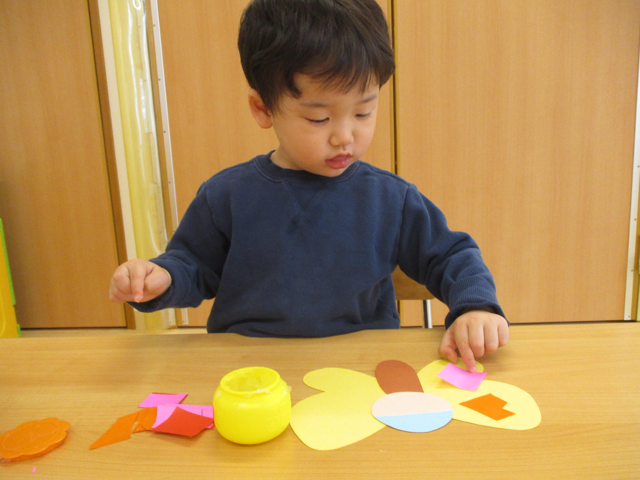 のりで貼るよー♪