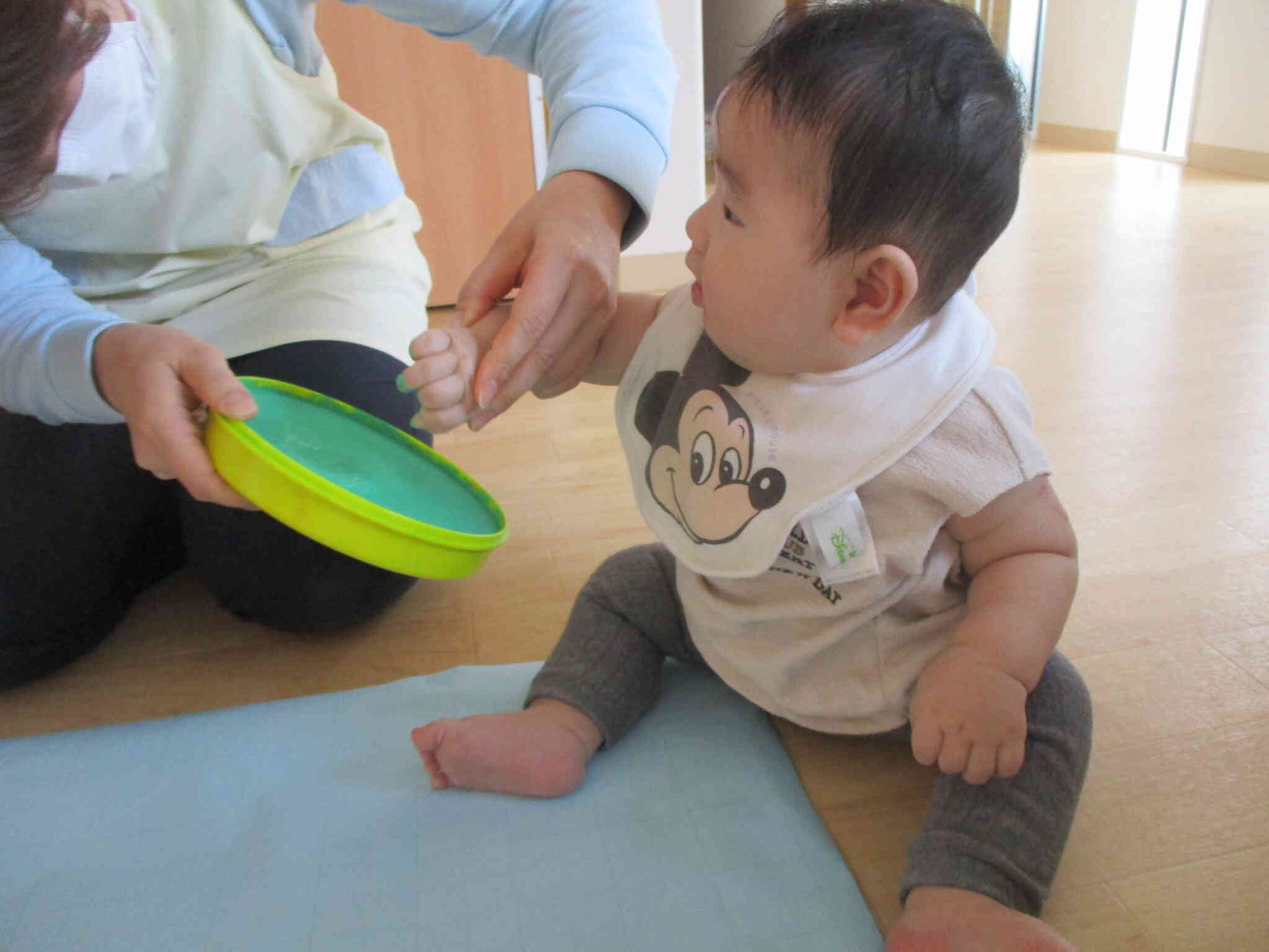 ぼくも手形押したよ♪