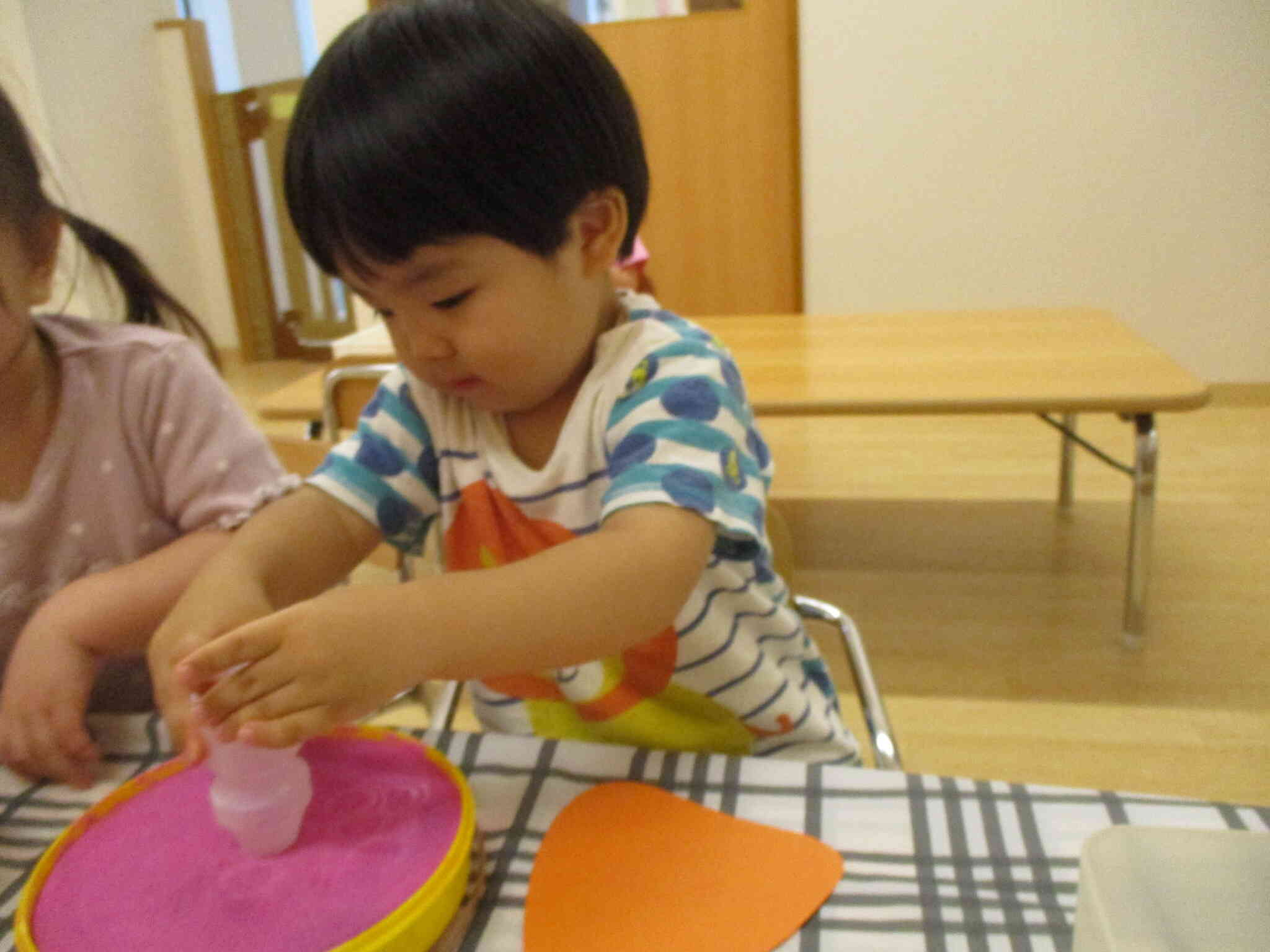 あひる組　製作あそび『きのこ』