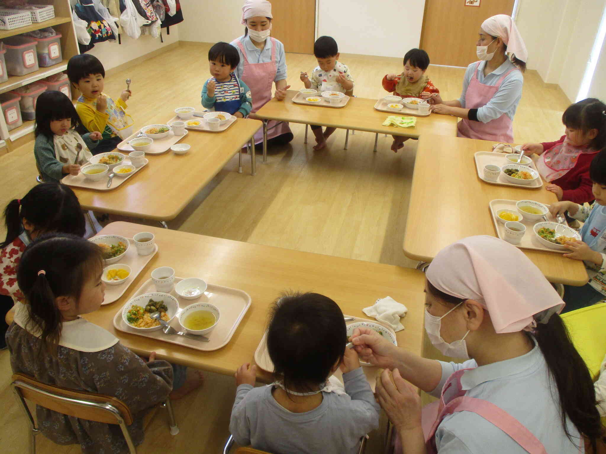 お楽しみ給食とおやつバイキング