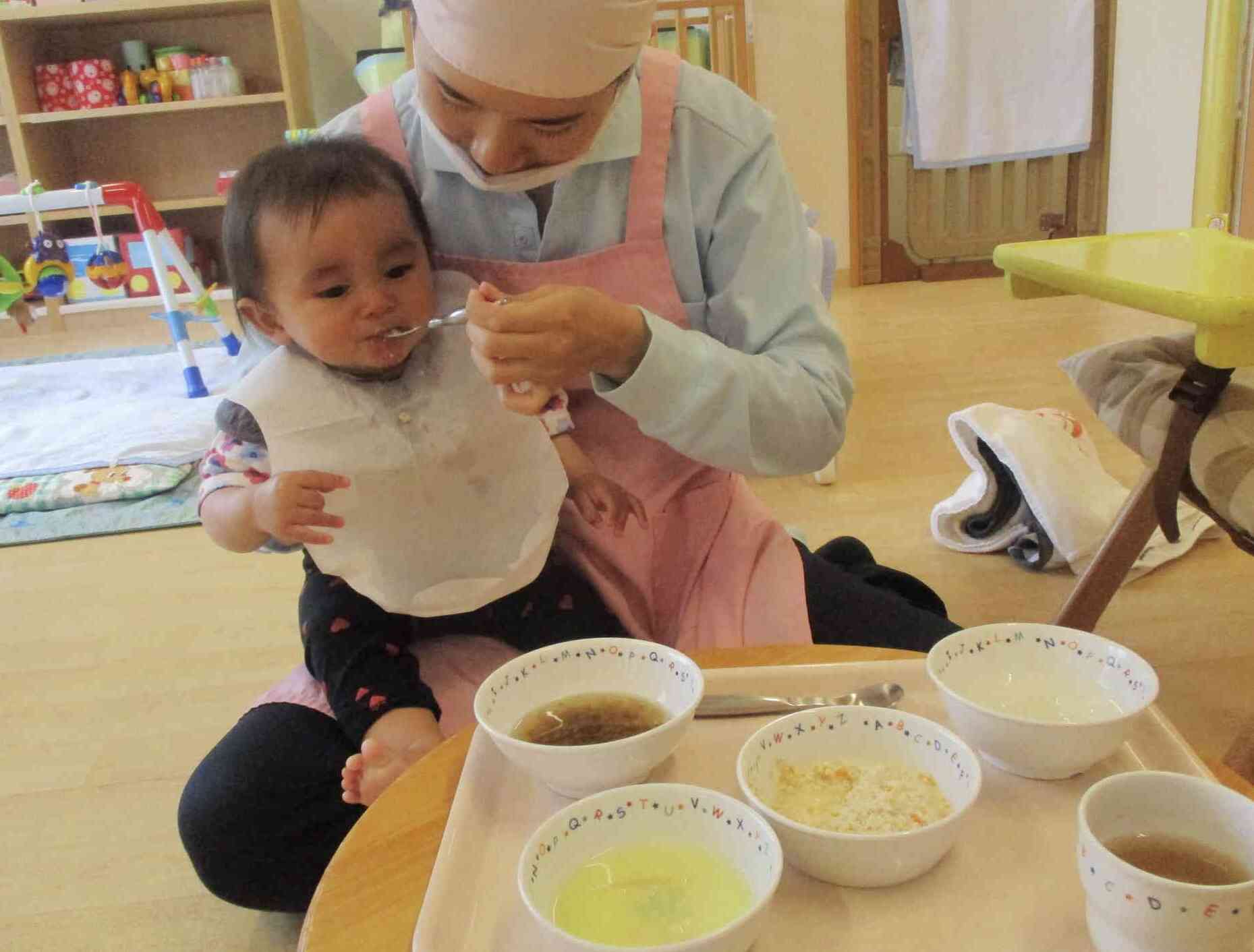 初めての離乳食♪（ひよこ組）