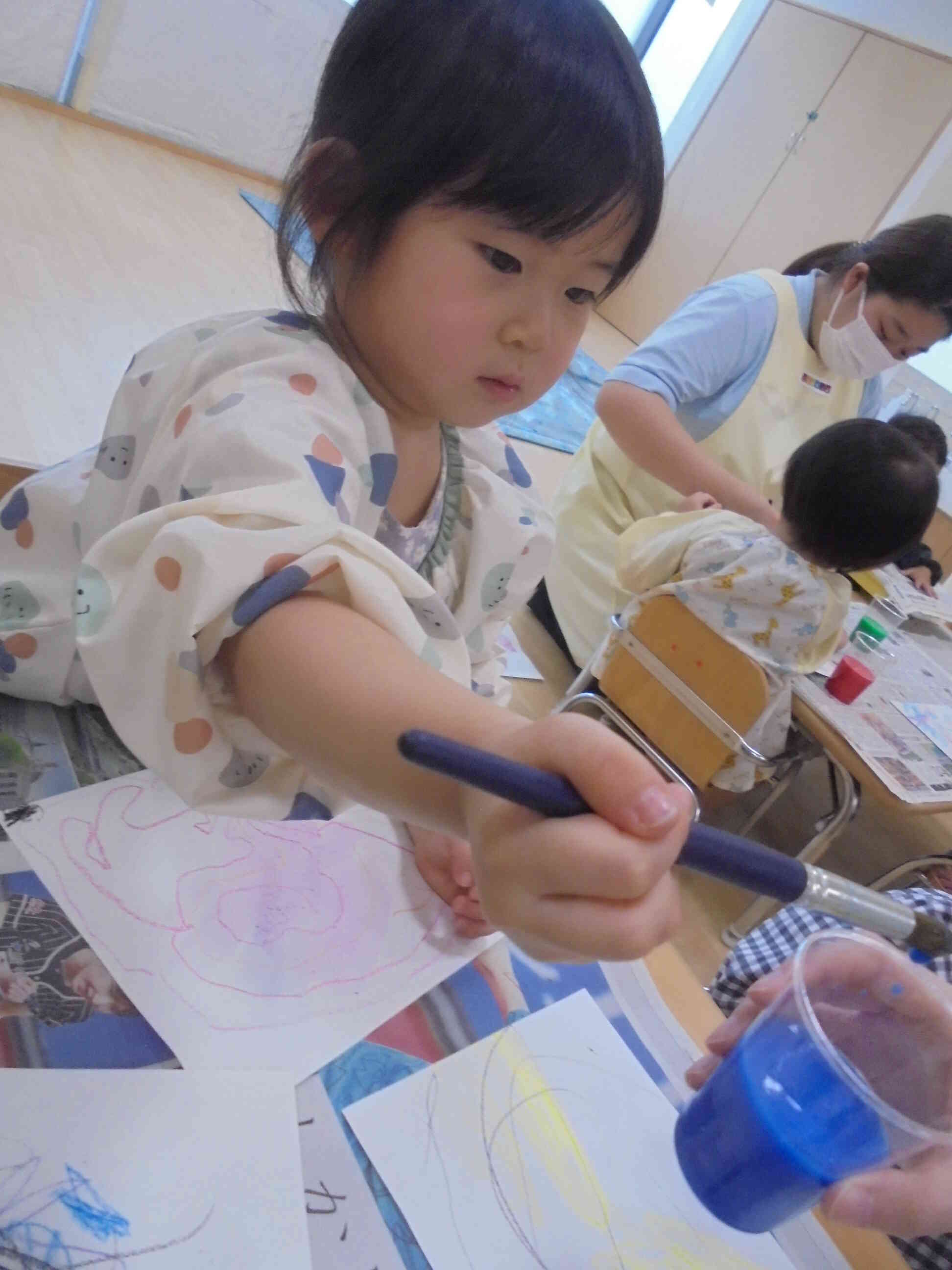 水彩絵の具にバトンタッチ！